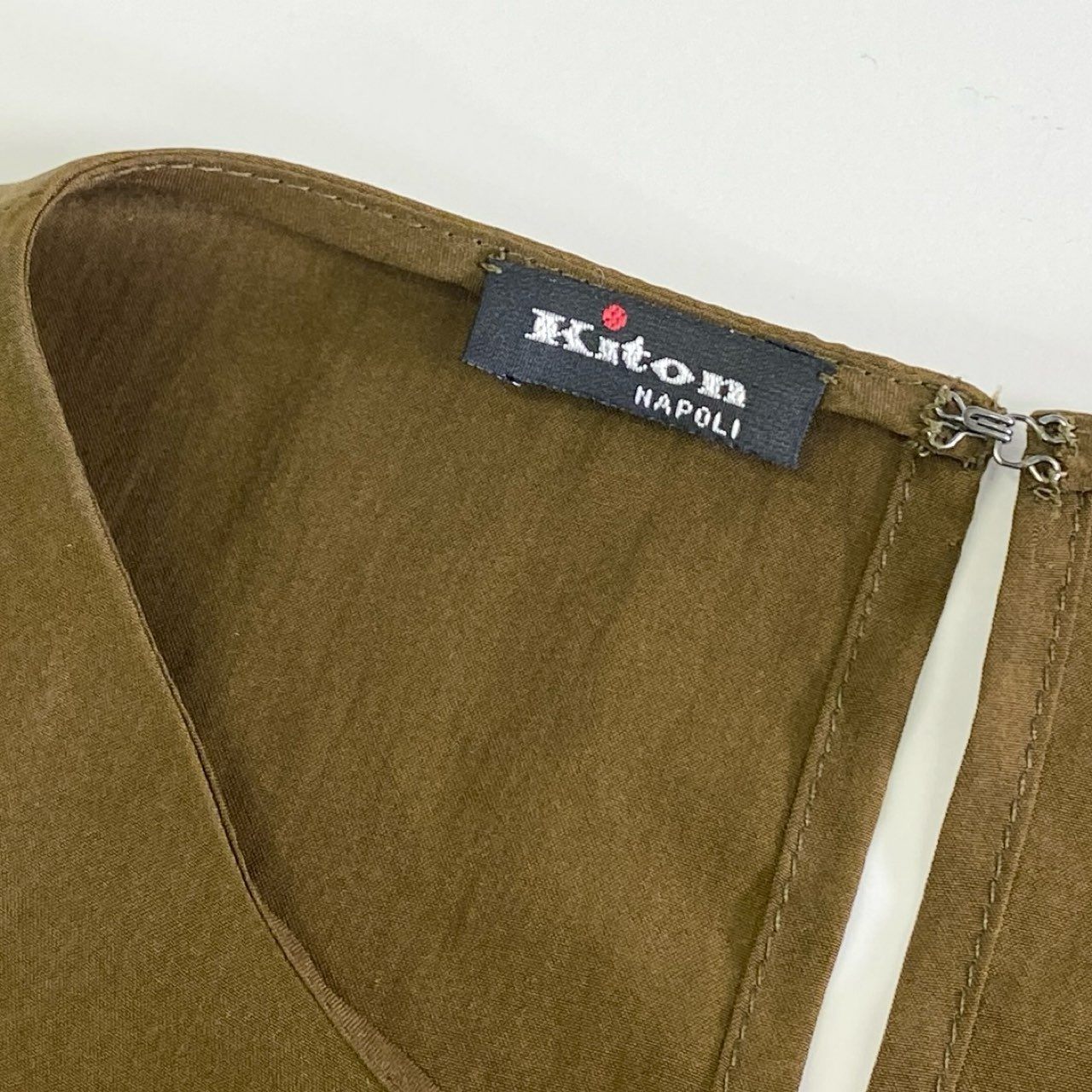 15j16 Kiton NAPOLI キートン ナポリ ノースリーブシルクトップス ブラウス カーキ プルオーバー リボン イタリア製