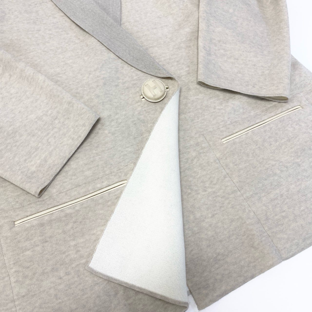 86a16 HERMES エルメス ニットジャケット ハイゲージニット Hロゴ レザーボタン レディース 女性用 サイズ40 ライトベージュ系o07t