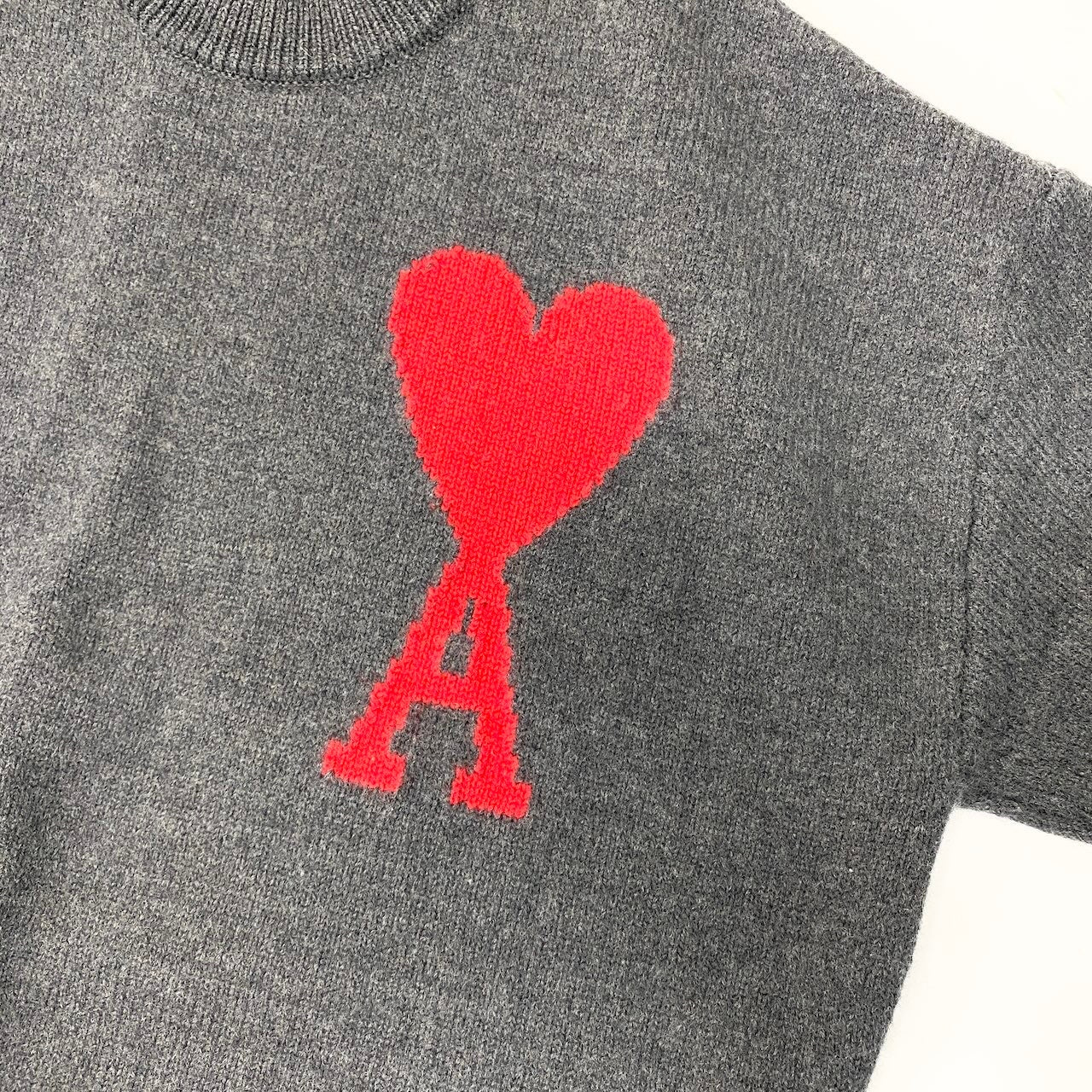 86e1 ami paris アミパリス 2024aw ニットプルオーバー ニットセーター ハートロゴ UKS002.018 サイズXS グレー/レッド ウール100％ メンズ 紳士服u02t