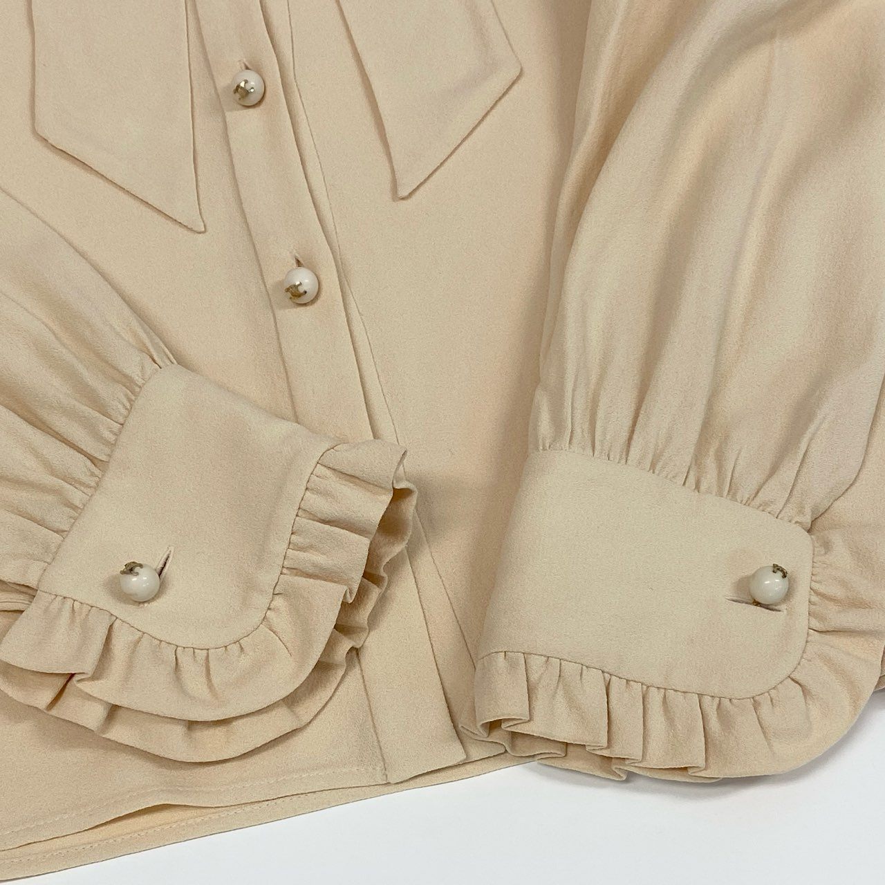 Ed9 CELINE セリーヌ サンドクレープ ボウタイ シルクブラウス マカダムロゴ ボールボタン サイズ36 アイボリー レディース トップスk02i