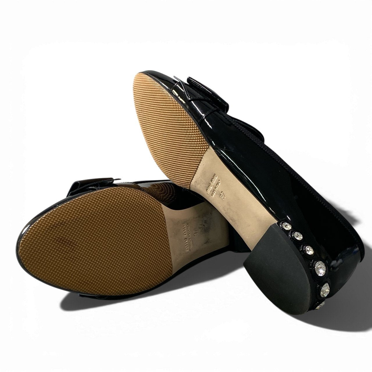 2a23 miu miu ミュウミュウ エナメルレザー リボン フラットシューズ フラットパンプス ビジュー レディース 女性用 サイズ37 ブラックu02t