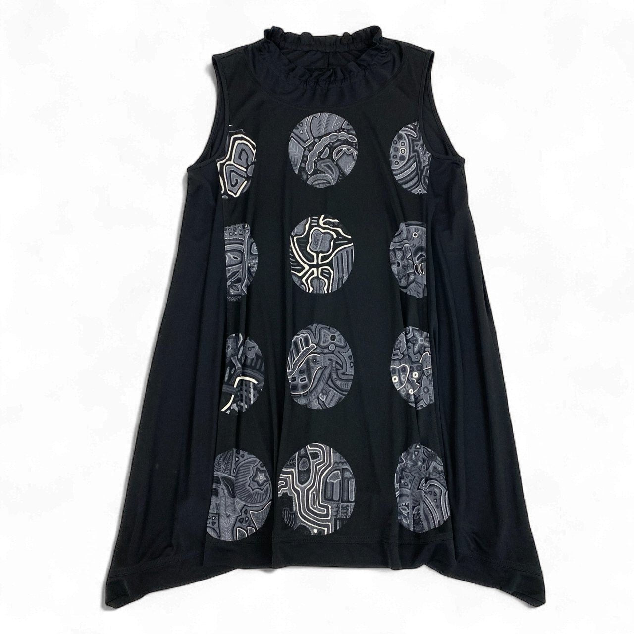 76k21 TOKUKO 1er VOL トクコプルミエヴォル ノースリーブワンピース フレアワンピース フリルネック フロントプリント レディース 9 ブラック ポリエステル100％u02t