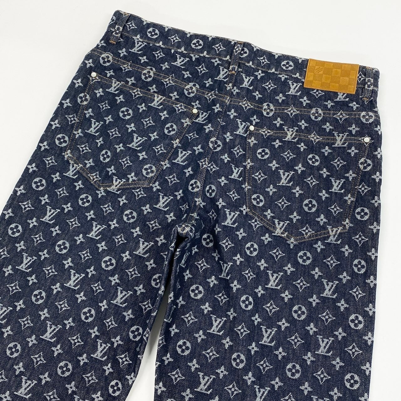 d2 《未使用品》 LOUIS VUITTON ルイヴィトン 24AW モノグラム ジャガード デニムパンツ Monogram Jacquard Denim Pants サイズ34 インディゴブルー タグ付t18r