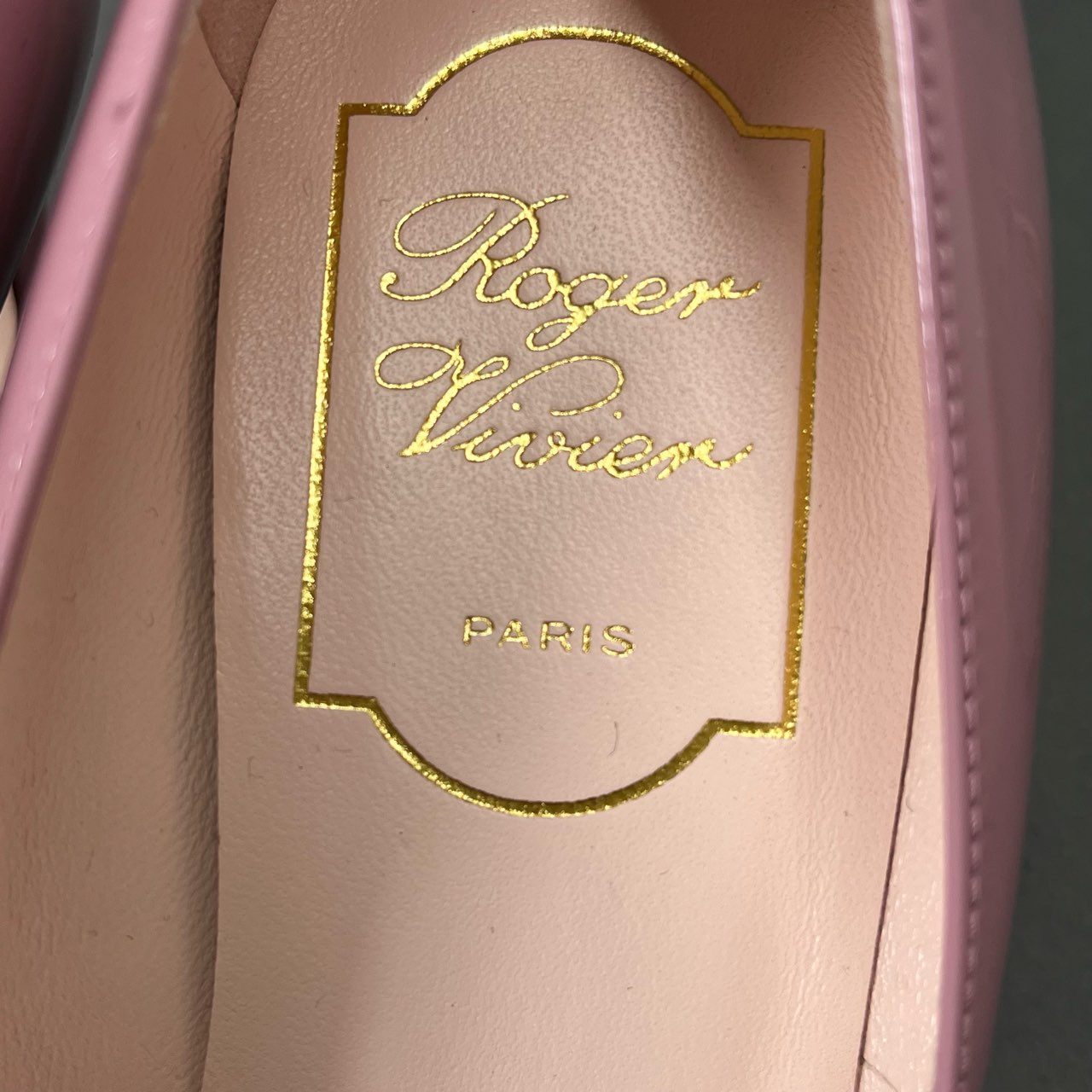 4j1 《美品》 Roger Vivier ロジェヴィヴィエ イタリア製 トランペット ゴールド金具 ヒールパンプス シューズ 34 1/2 ピンク パテントレザー