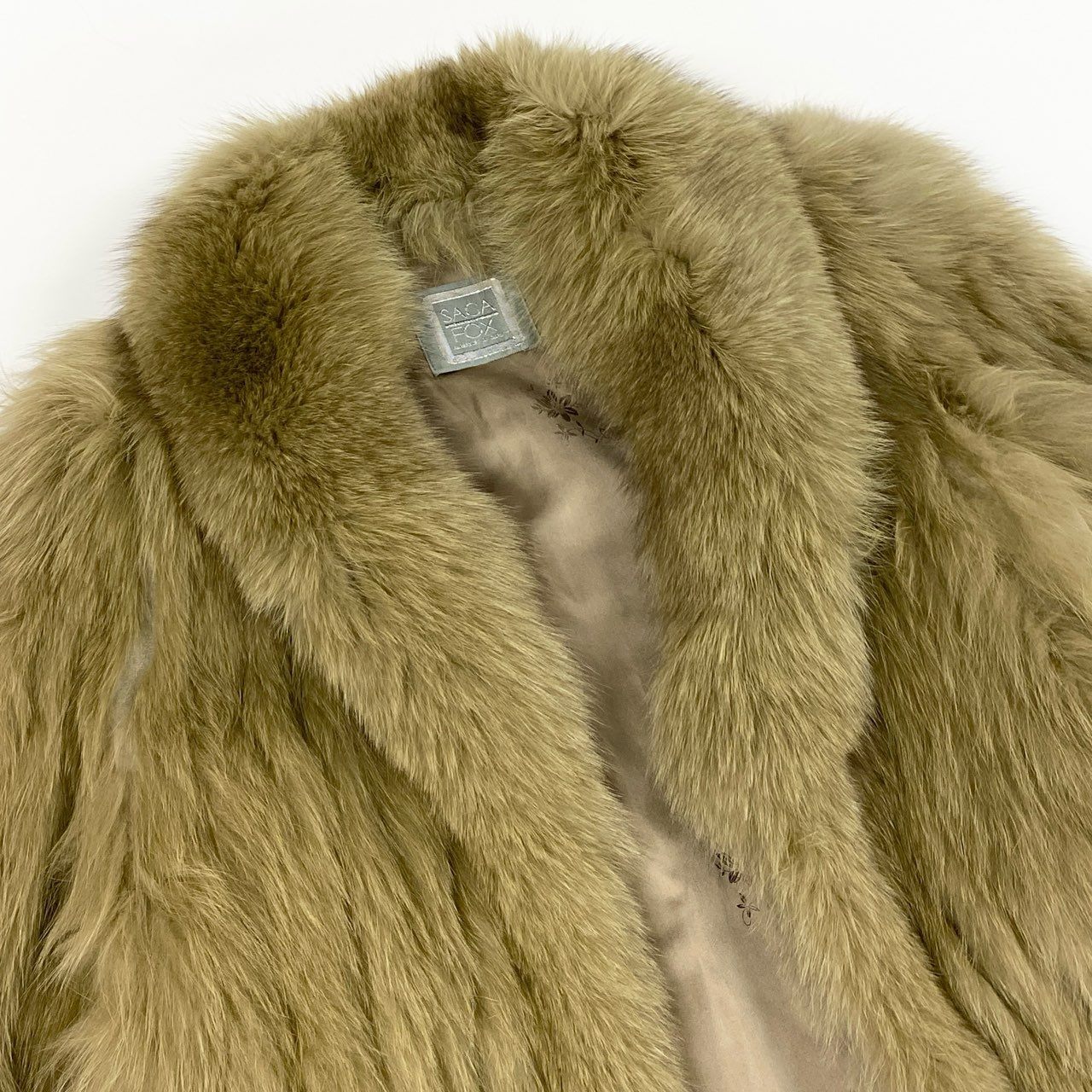 25L5 SAGA FOX サガフォックス 銀サガ フォックスファー コート サイズF ベージュ 最高級本毛皮 FUR COAT 裏地刺繍t18r