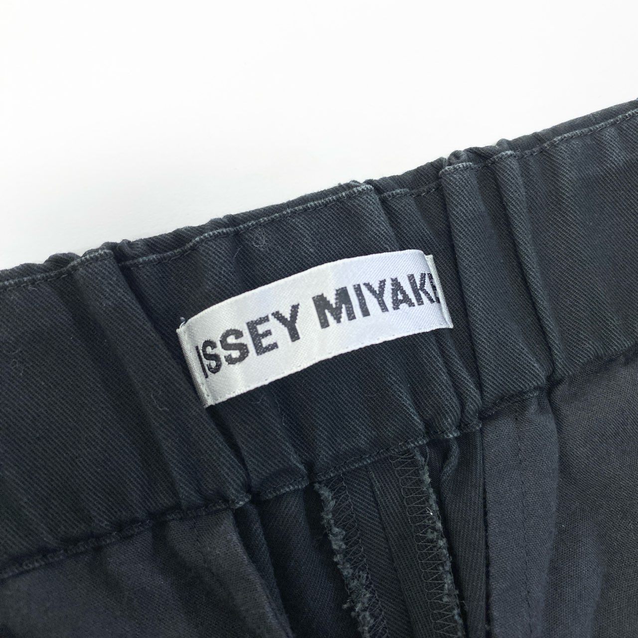 32a29 ISSEY MIYAKE イッセイミヤケ 23SS PEDESTAL PANTS タックイージートラウザーパンツ IM31FF515 1サイズ ブラック コットン100％ レディースo07t