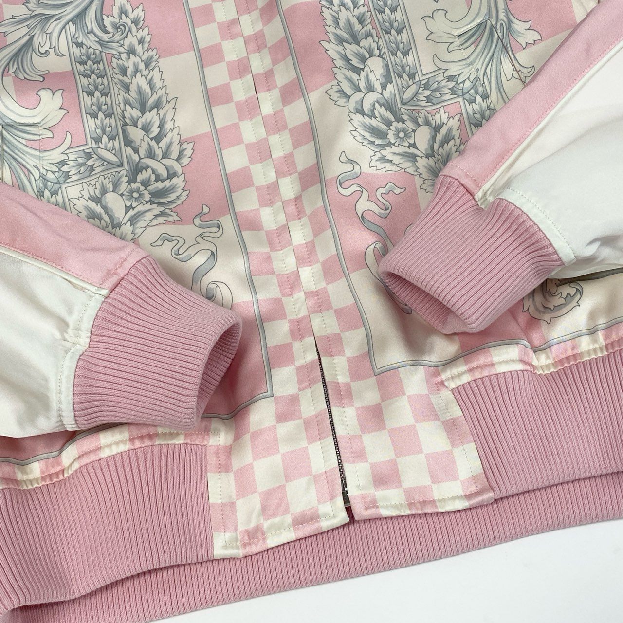 Ab10【新品保管品】VERSACE ヴェルサーチ ボンバージャケット バロッコプリント ブルゾン イタリア製 38サイズ ピンク ホワイト レーヨン100％ レディース 女性用k02i