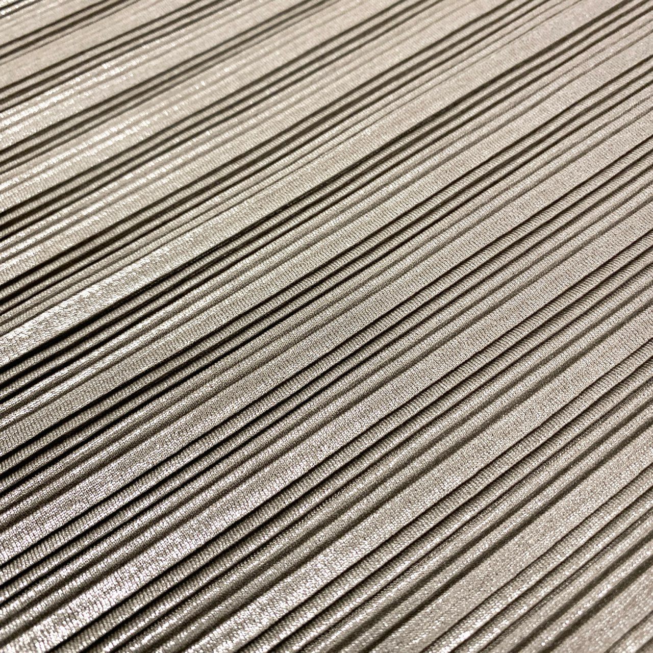 Ai12 PLEATS PLEASE ISSEY MIYAKE プリーツプリーズ イッセイミヤケ 日本製 ラメ加工 Vネック 長袖プリーツカットソー トップス PP03-FK353 3 ブラウン系 レディースo07t