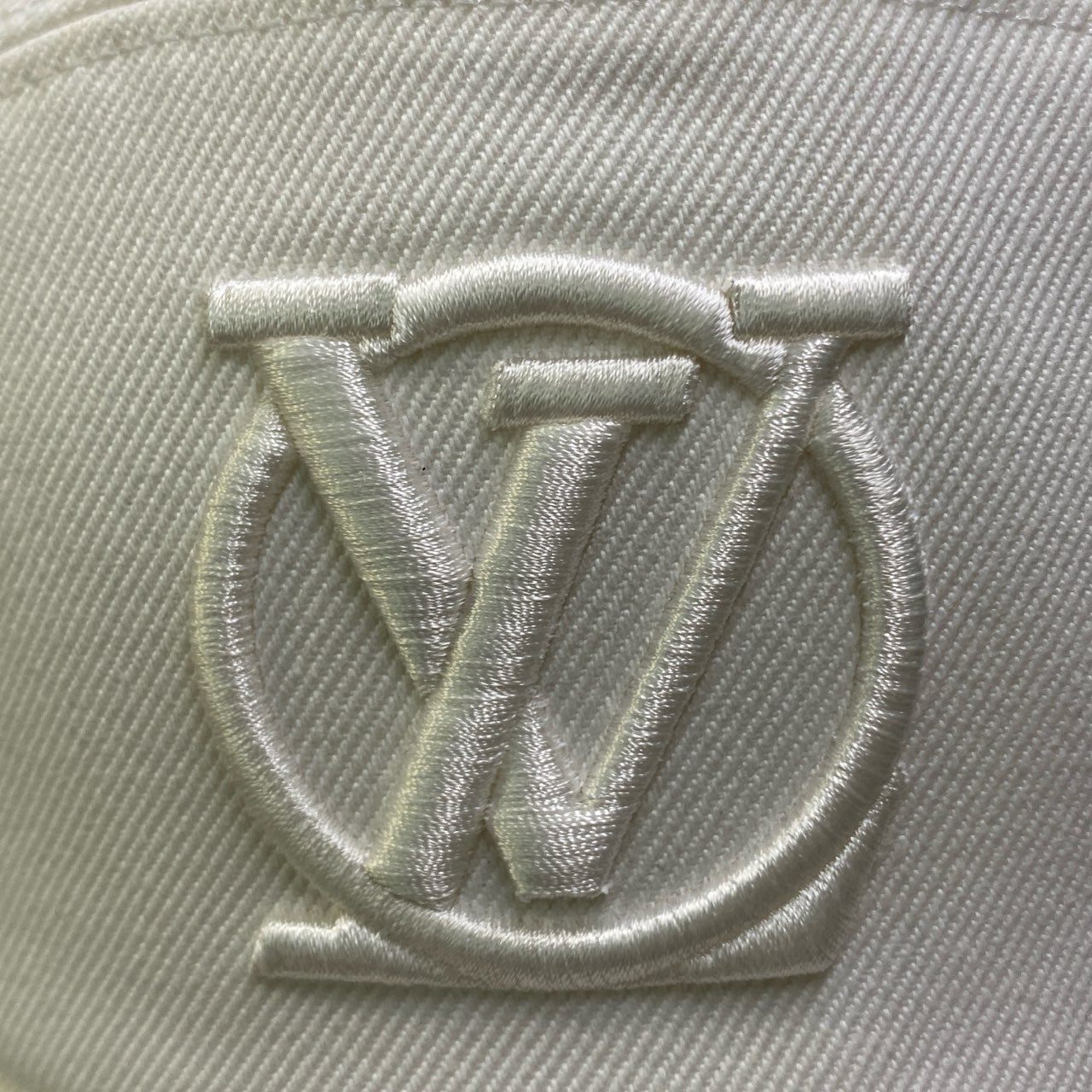 b17 LOUIS VUITTON ルイヴィトン 2023ss ロゴシティ キャップ 帽子 ホワイト メンズ イタリア製