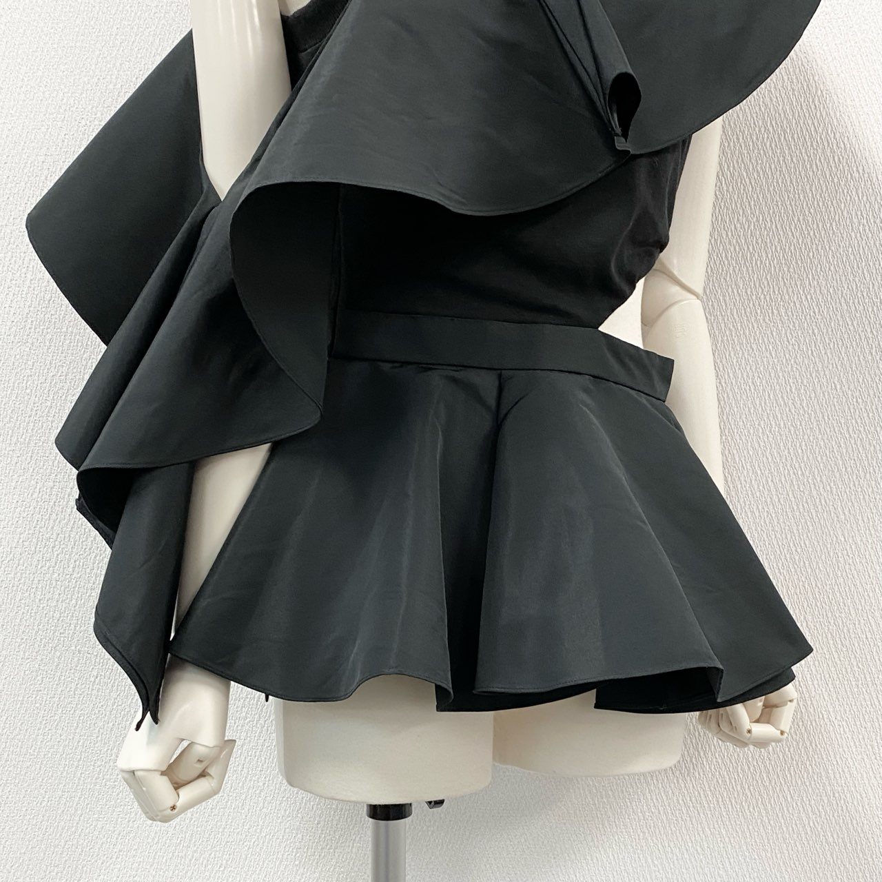 Ah29 Alexander McQUEEN アレキサンダーマックイーン 変形トップス フリルトップス ペプラム ラッフル装飾 ラウンドネック Fサイズ ブラック レディース 女性用k02i