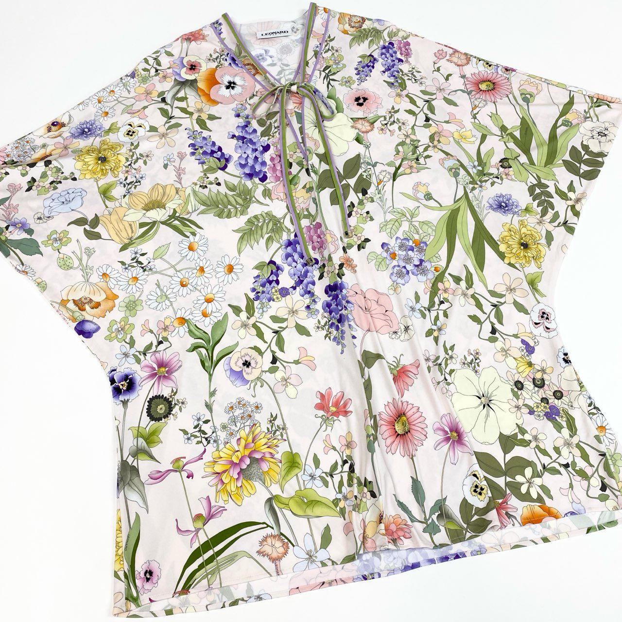 63d13 【美品】 LEONARD PARIS レオナール ドルマンスリーブ 膝丈ワンピース 美しい花柄プリント Vネック イタリア製 フリーサイズ パステルピンク ナイロン100％u02t
