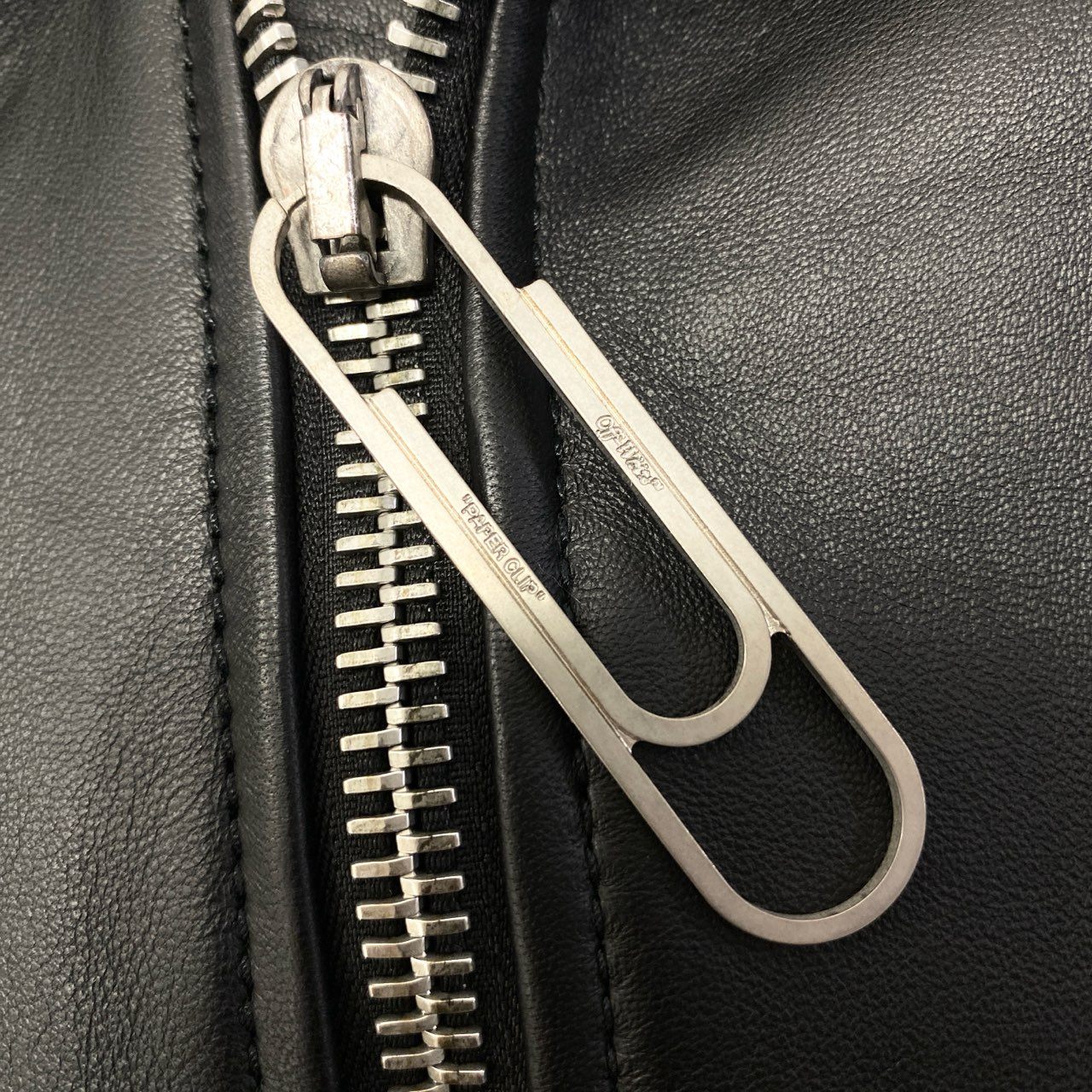 38c3 OFF-WHITE オフホワイト BERNINI レザージャケット ライダースジャケット ダブルライダースジャケット OMJG003F18983011 XSサイズ ブラック レザー メンズ 男性用o07t