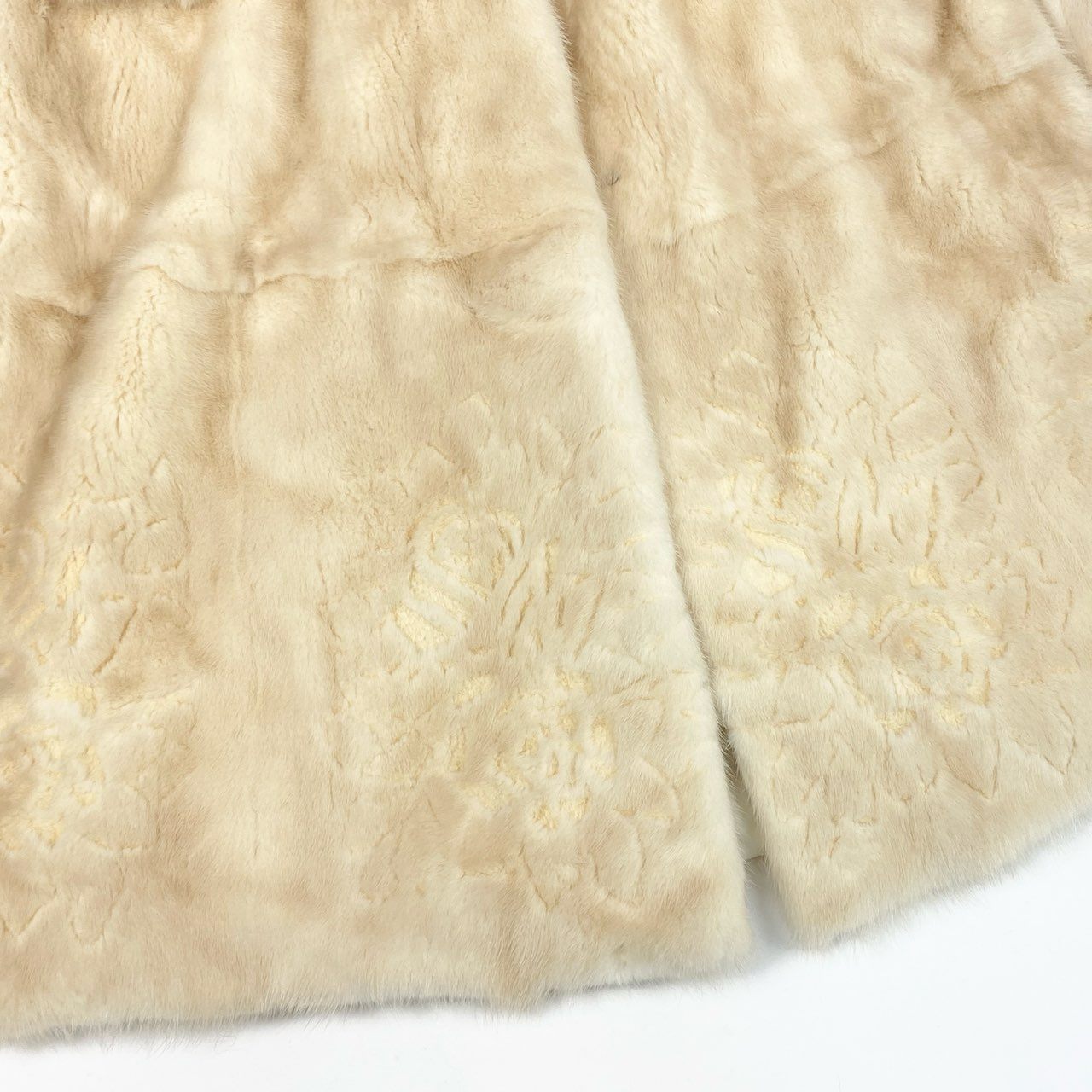 48k2《超希少》 Pellicce Moda ペリーチェモーダ パールミンク フラワーカービングデザイン 超ロングコート 120cm ホワイト 最高級本毛皮 MINK FURt18r