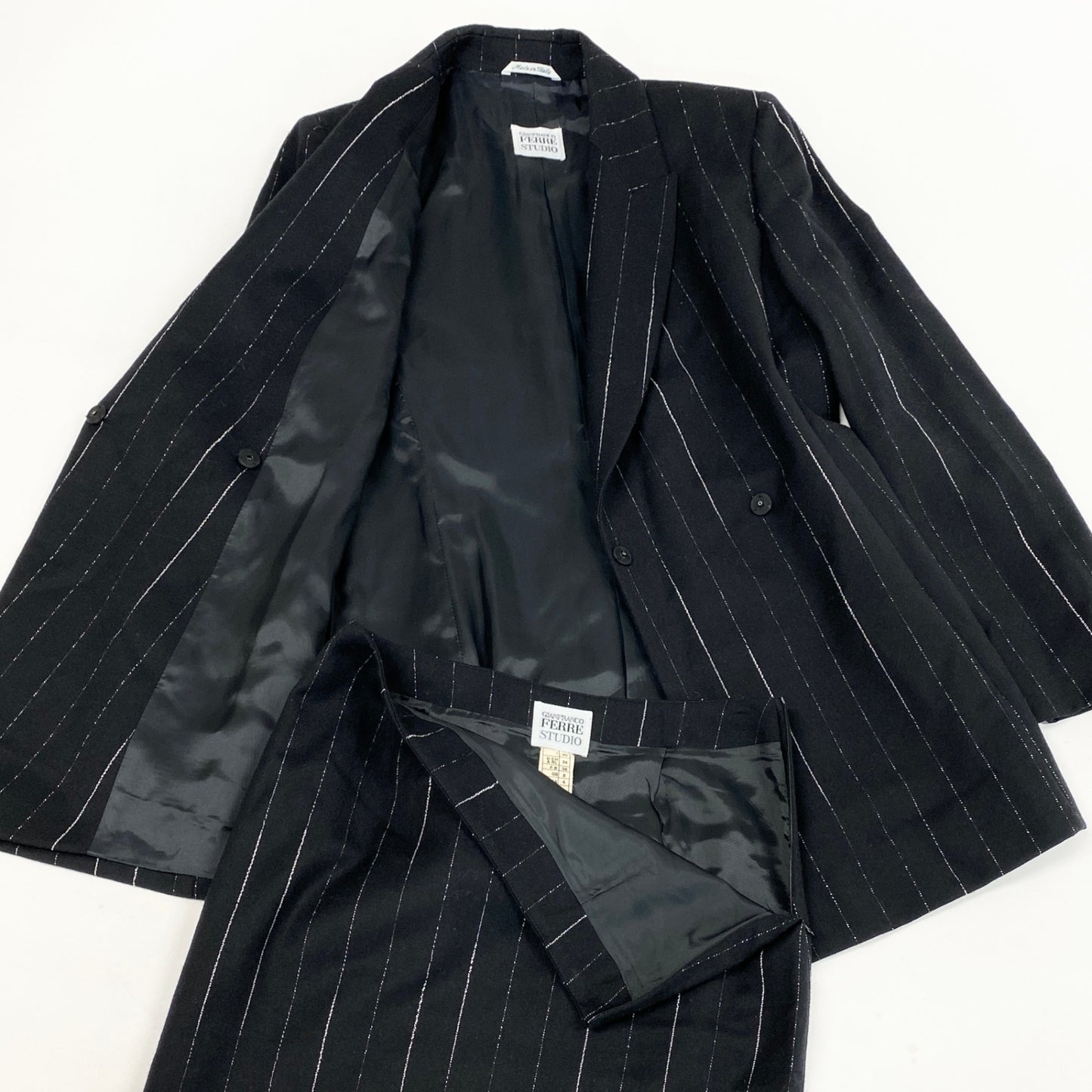 35L19 GIANFRANCO FERRE ジャンフランコフェレ ジャケットスーツ タイトスカート ストライプ柄  I40 ブラック レディース 女性用u02t
