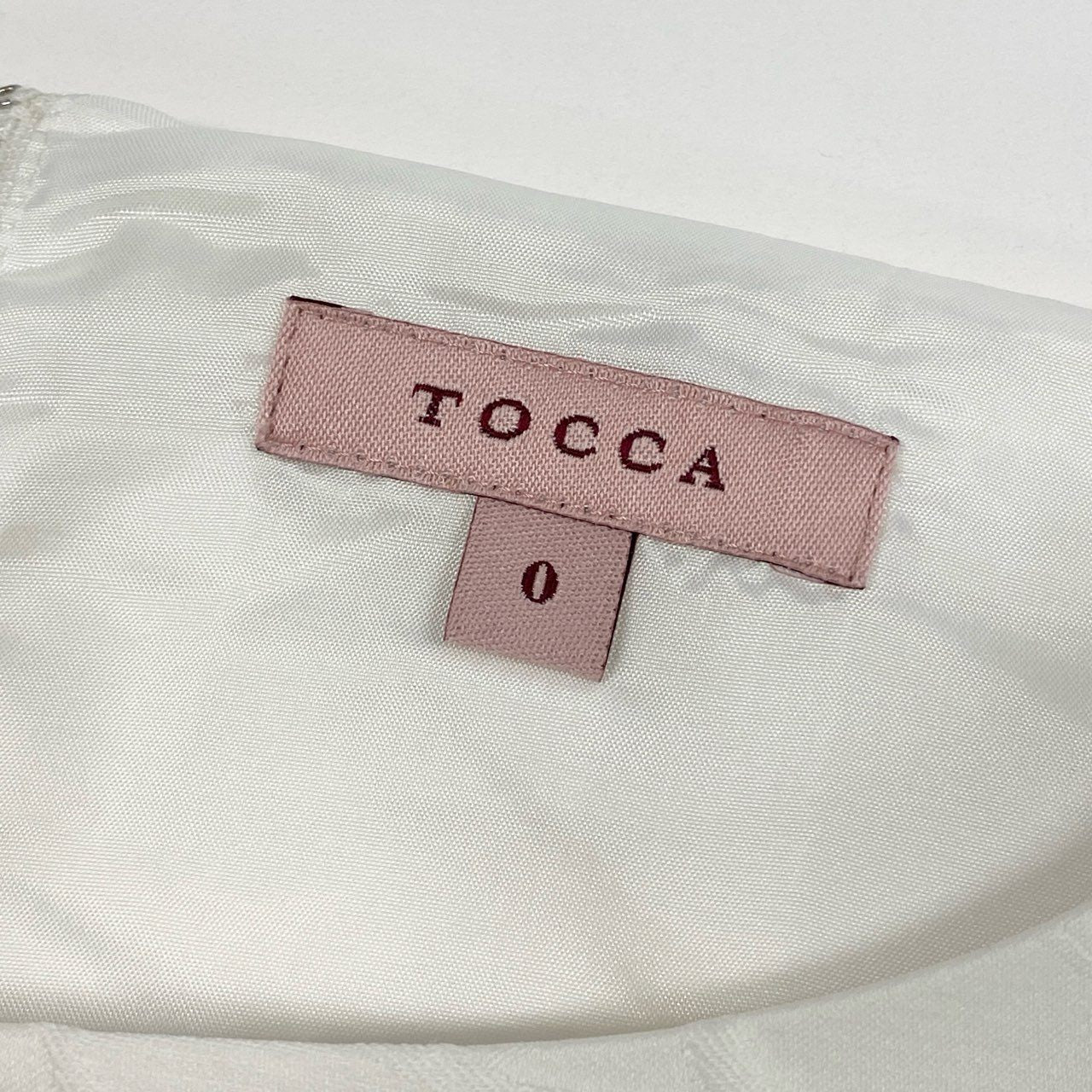 40k26 《美品》 TOCCA トッカ ノースリーブワンピース Aラインワンピース 花柄 立体 ストレッチ レディース 女性用 0 ホワイトo07t