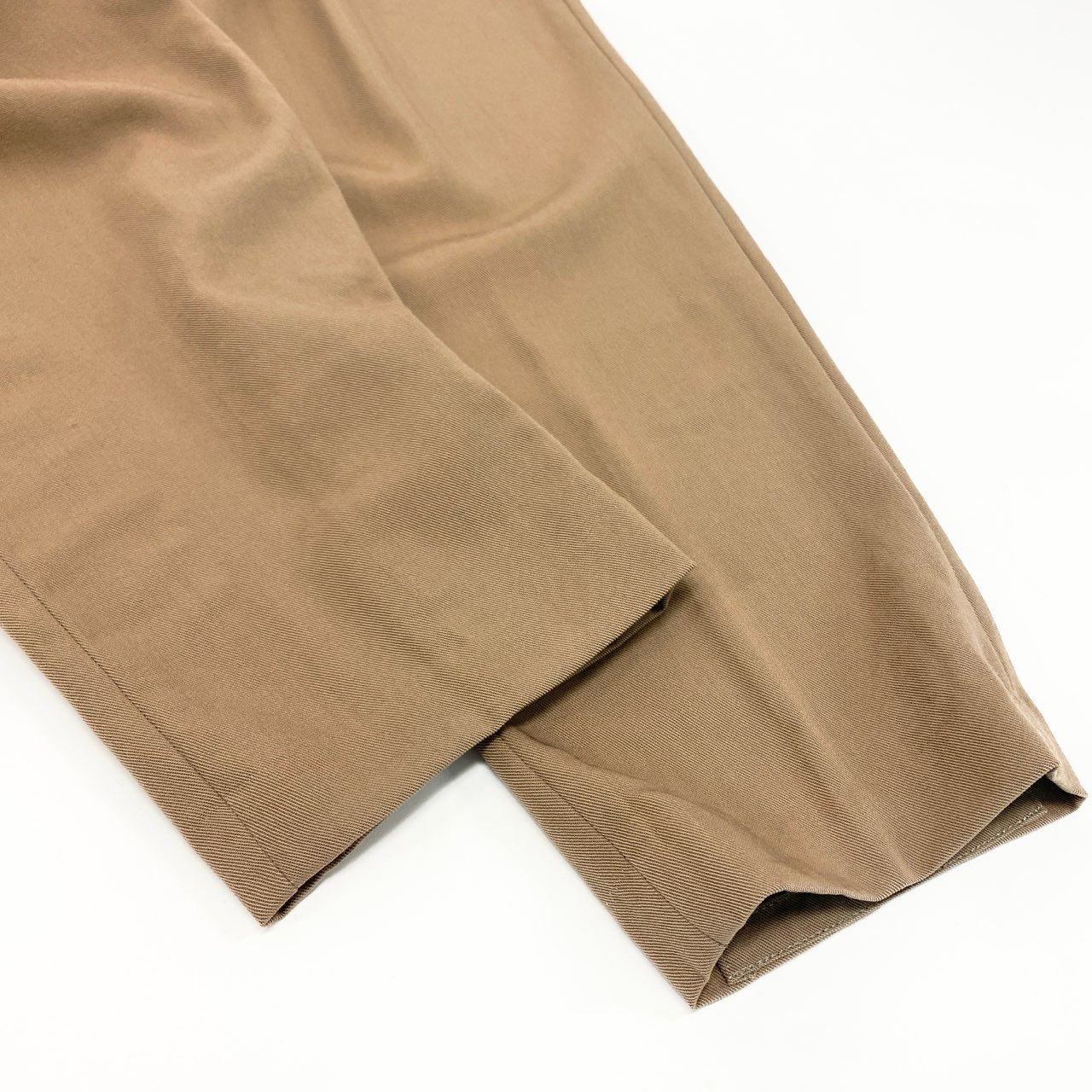 21k14 ISSEY MIYAKE イッセイミヤケ スラックスパンツ ボトムス ウール100％ 日本製 ME13-FF004 Lサイズ ベージュ メンズu02t