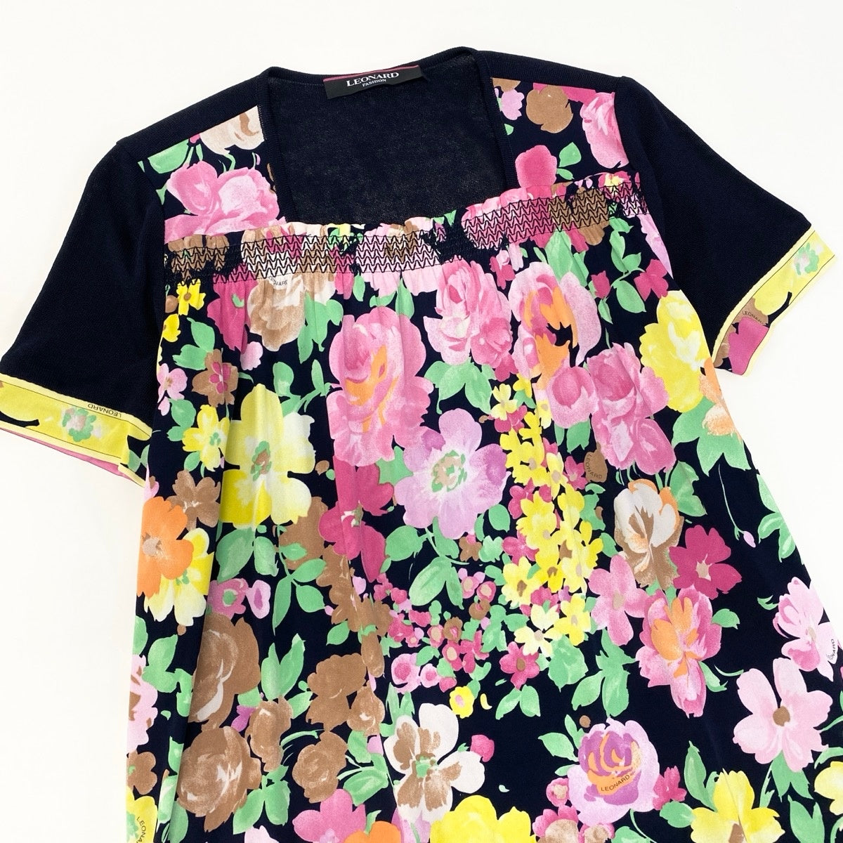 68g11 LEONARD FASHION レオナール 異素材切替 チュニックワンピース 美しい花柄プリント 半袖 サイズ38 ブラック レディースu02t