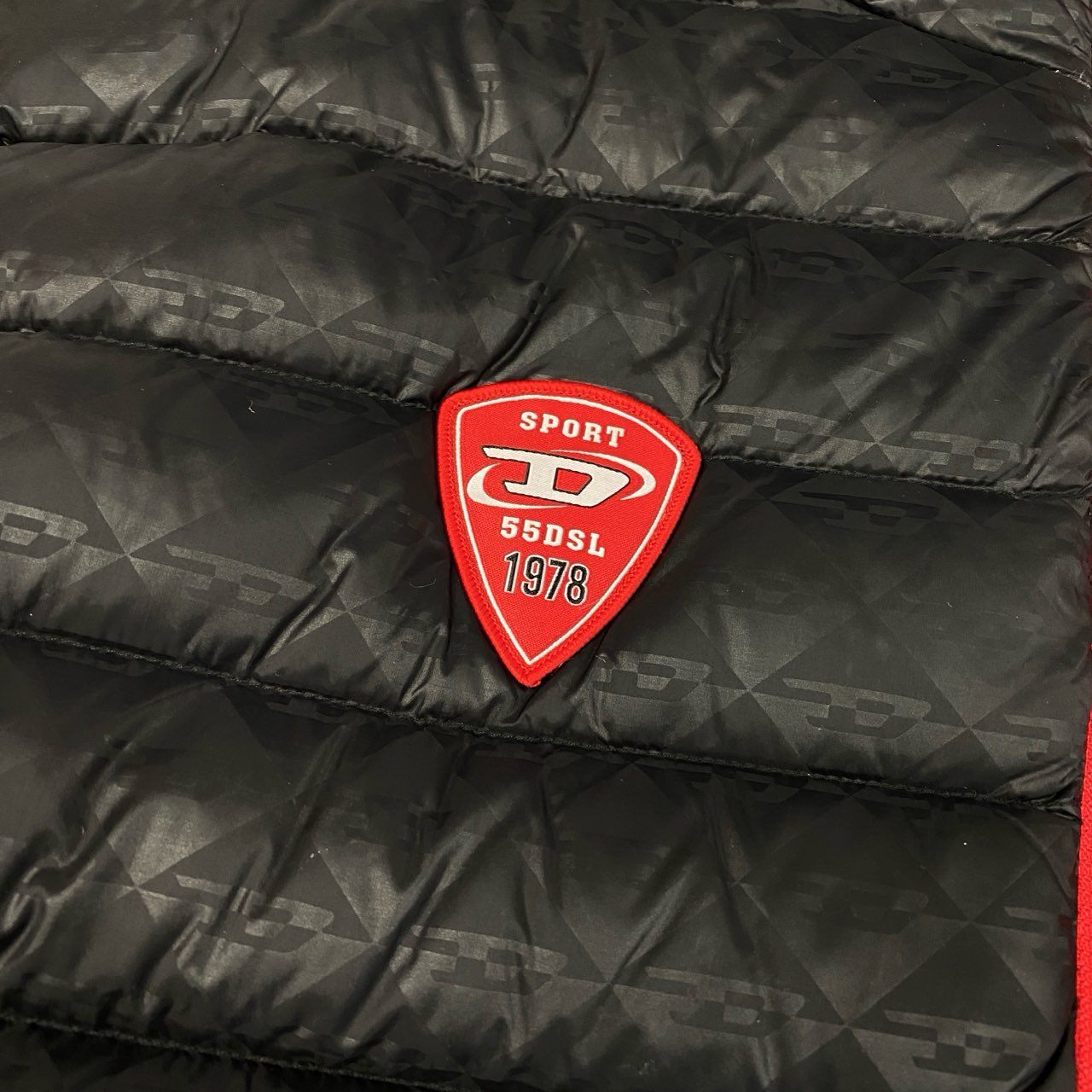 50a19 DIESEL SPORT ディーゼル 55DSL ダウンジャケット フーデット ジャンパー 総柄 メンズ 紳士服 AMWT-KOOPU-HT26 XXL ブラックu02t