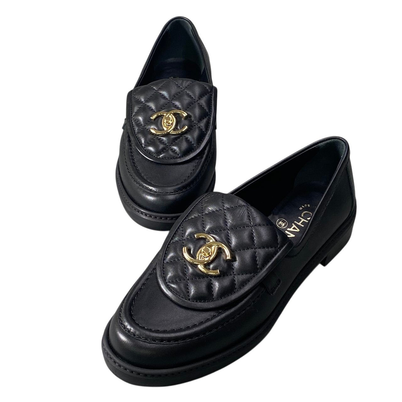 《極美品》 CHANEL シャネル マトラッセ ターンロック ローファー CC Quilted Turnlock Loafer G36646 38 1/2 ブラック 箱付きt18r