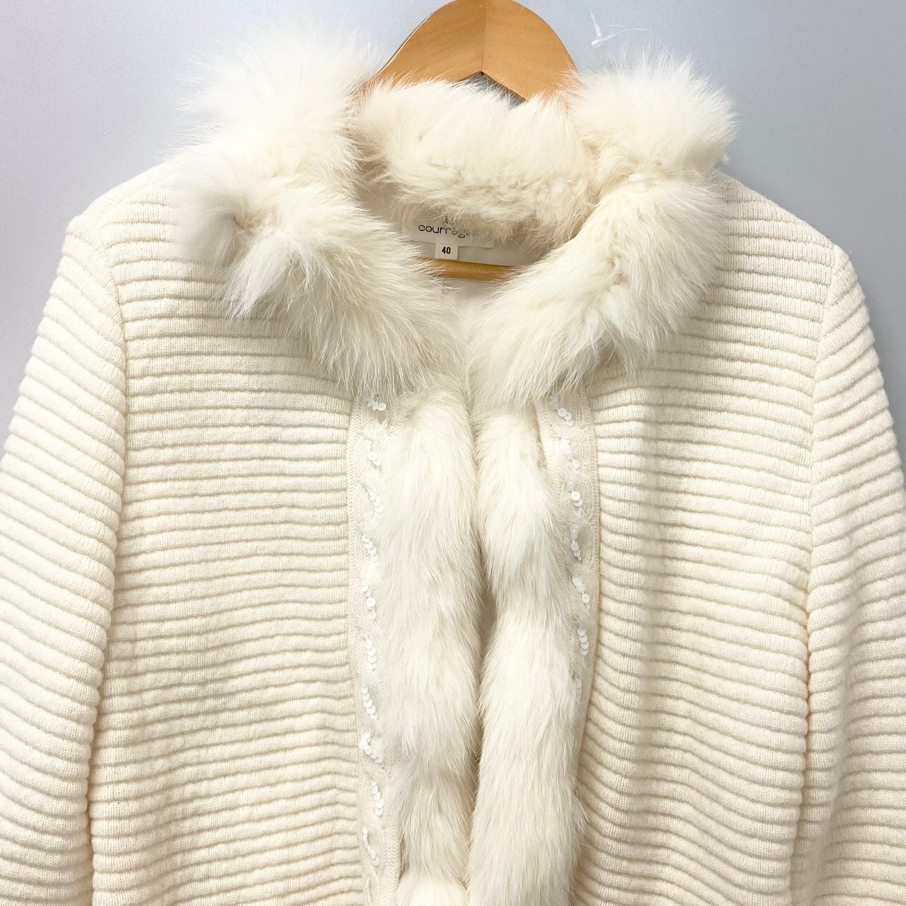 82e15 courreges クレージュ ニットジャケット ニットカーディガン ファー スパンコール装飾 フォックスファー 40サイズ アイボリー ウール100％ レディース 女性用k02i