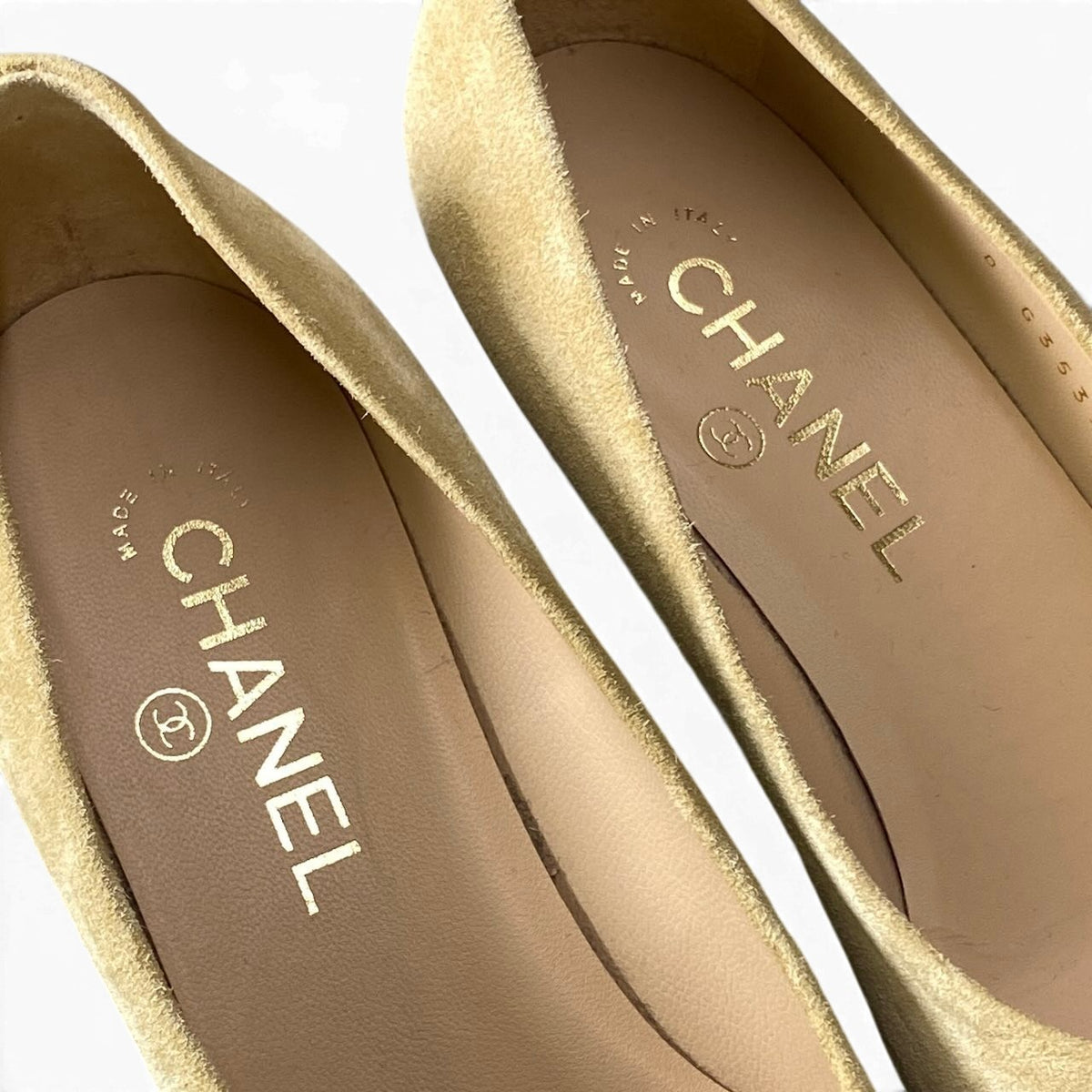 h10 【美品】CHANEL マトラッセ チェーントリム パンプス 36 1/2Cサイズ ベージュ ブラック スウェード レディース 女性用k02i