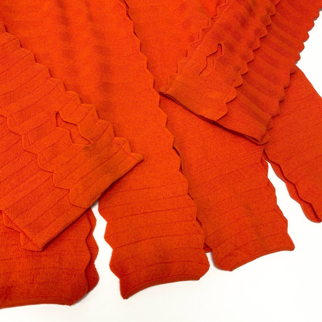 Ac5 ISSEY MIYAKE HaaT イッセイミヤケ ハート サイズ3 変形ニット  カーディガン オレンジ系 レディース 女性用k02i