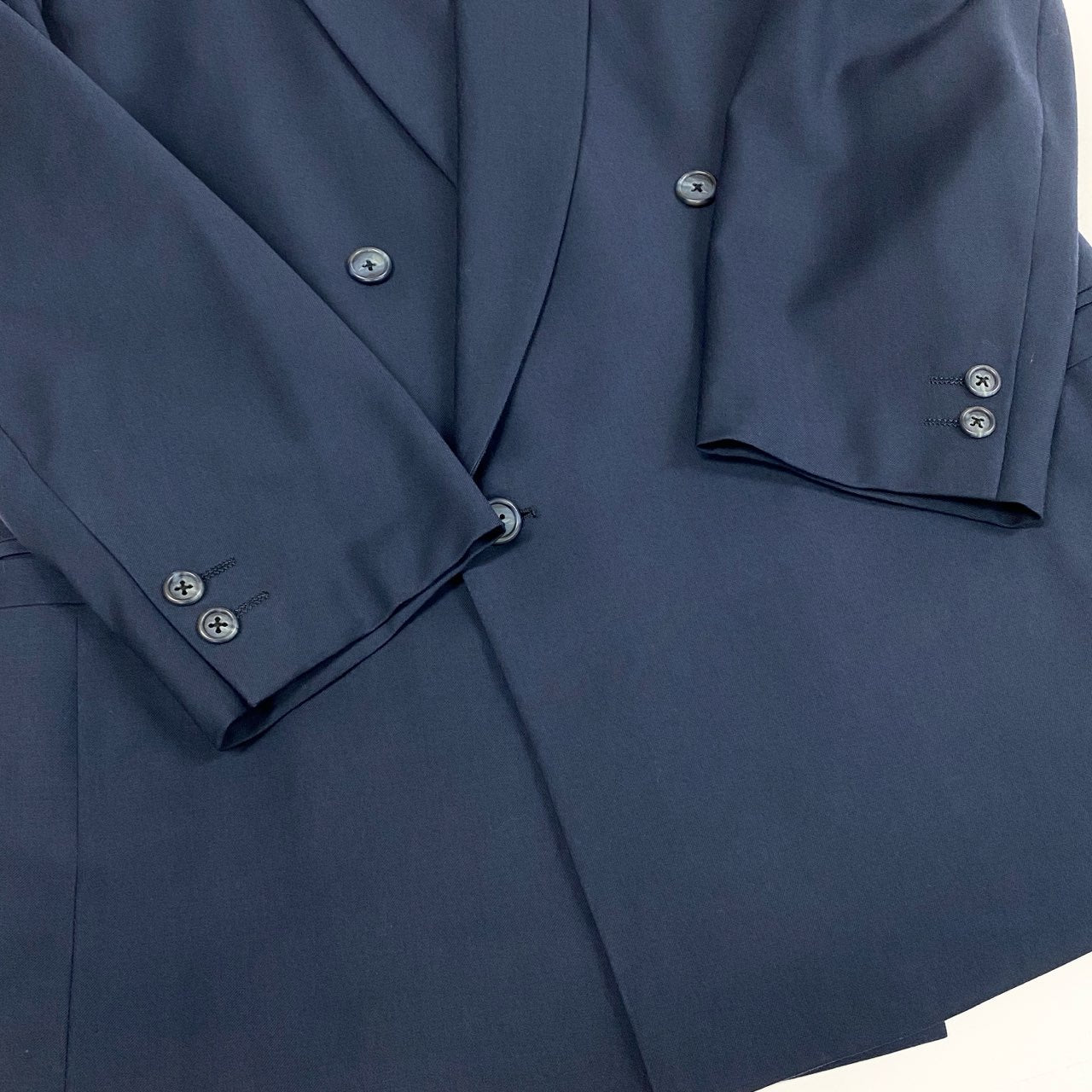 37a19 【美品】 GIANNI VERSACE ジャンニ ヴェルサーチ セットアップスーツ ダブルブレスト フォーマル テーラードジャケット タックパンツ イタリア製 メンズ 紳士服 サイズ50 ネイビー ウール100％u02t