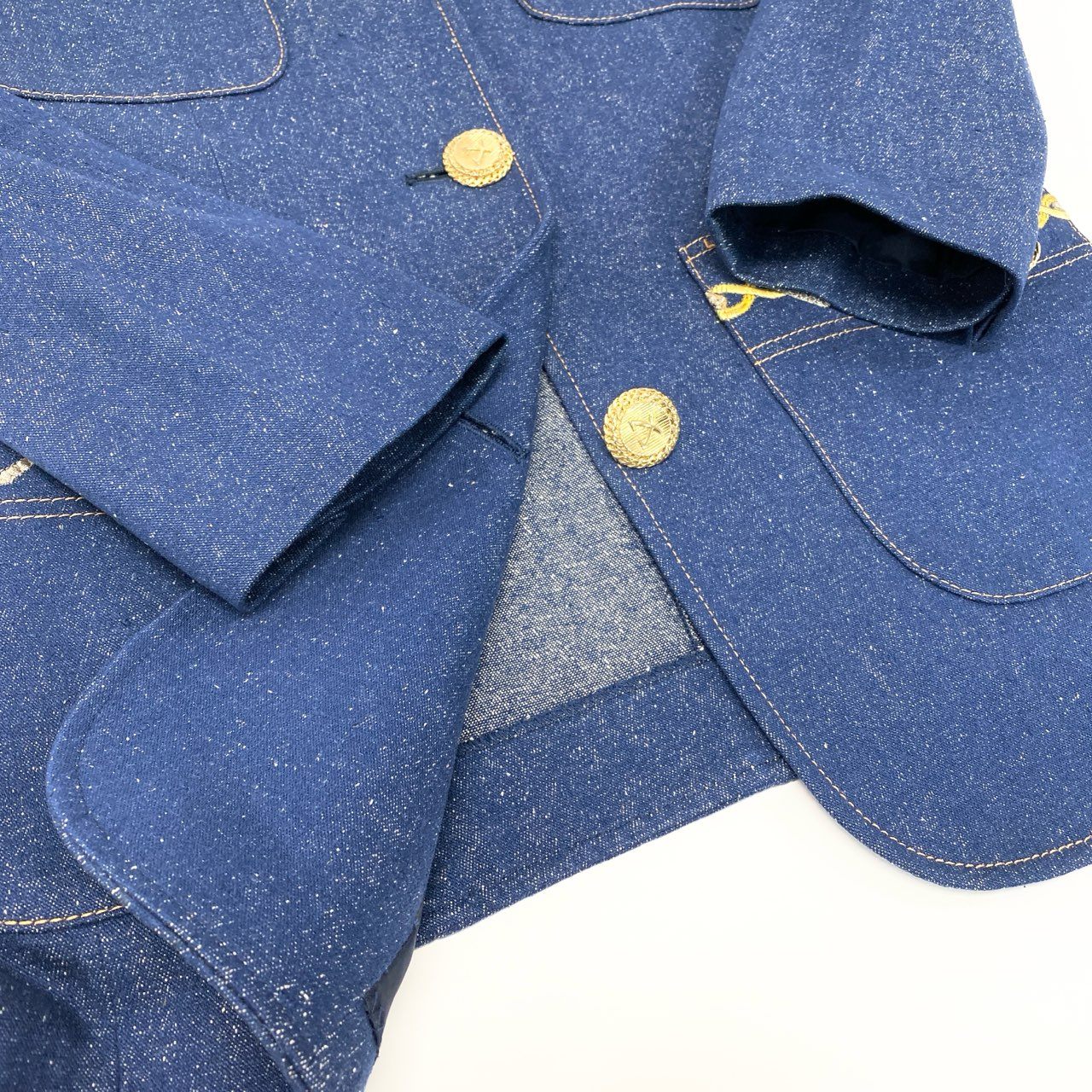 15Ⅼ1【美品】LEONARD レオナール ノーカラージャケット デニムジャケット 刺繍 金ボタン 11ARサイズ インディゴ レディースo07t
