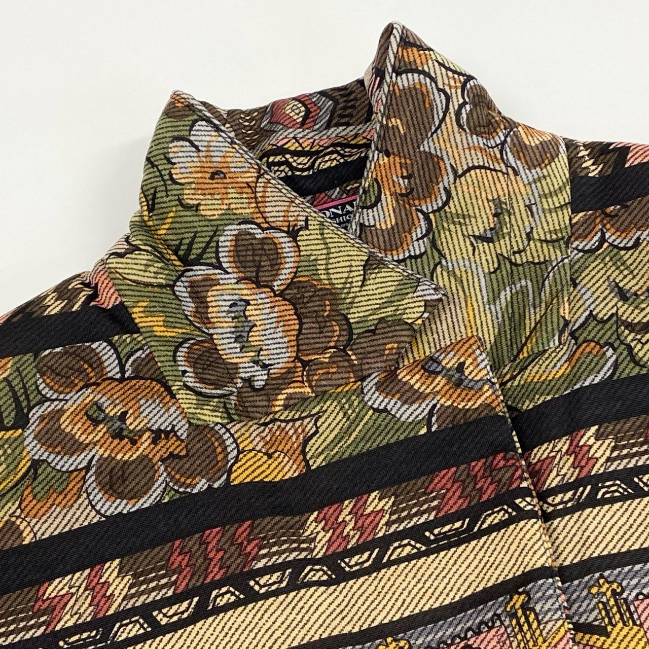 2k19《美品》 LEONARD FASHION レオナール テーラードジャケット 中綿ジャケット 総柄 美しい花柄プリント ウールシルク混 レディース 女性用 M マルチカラーu02t