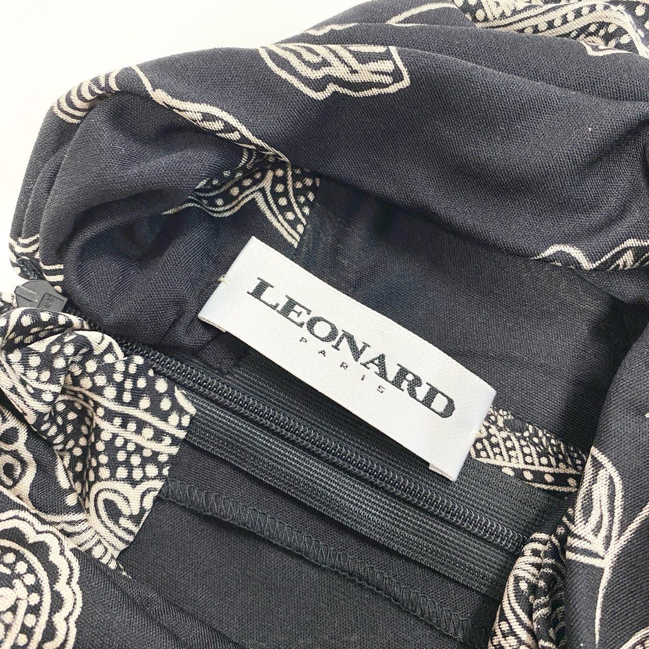 51b12 【美品】LEONARD レオナール ハイネックロングスリーブチュニックワンピース 総柄プリント 42サイズ ブラック ベージュ コットン100％ レディース 女性用u02t