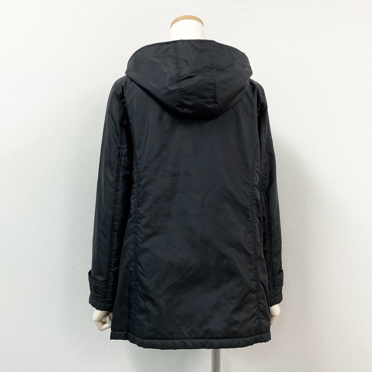 58i11 LEONARD SPORT レオナール スポーツ ナイロンフーデッドショートコート 中綿ブルゾン フード付き レディース 女性用 42 ブラック ポリエステル100％u02t
