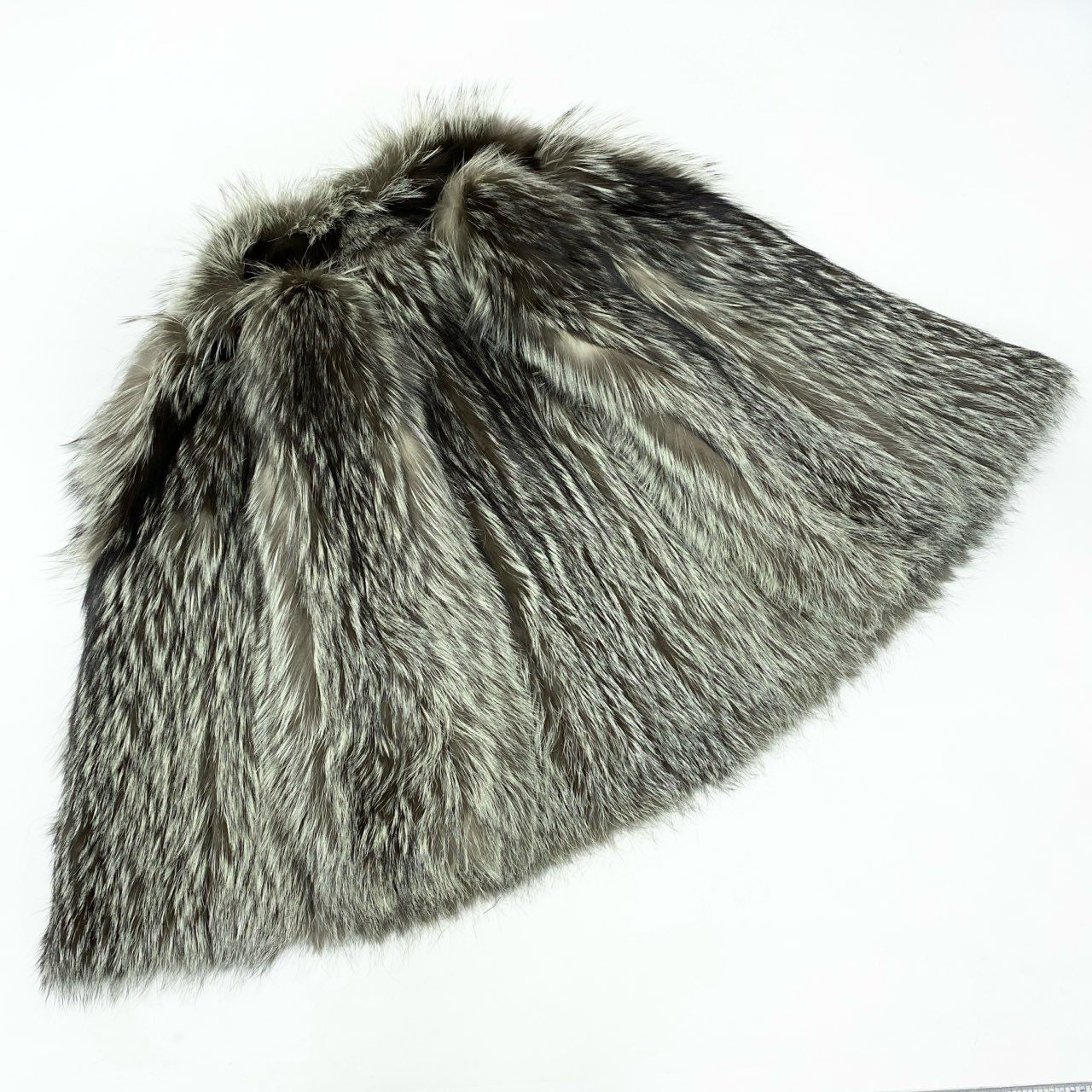 39k1《美品》 SAGA FOX サガフォックス 金サガ シルバーフォックス リアルファーコート 最高級本毛皮 FOX FUR COAT 毛並み◎t18r