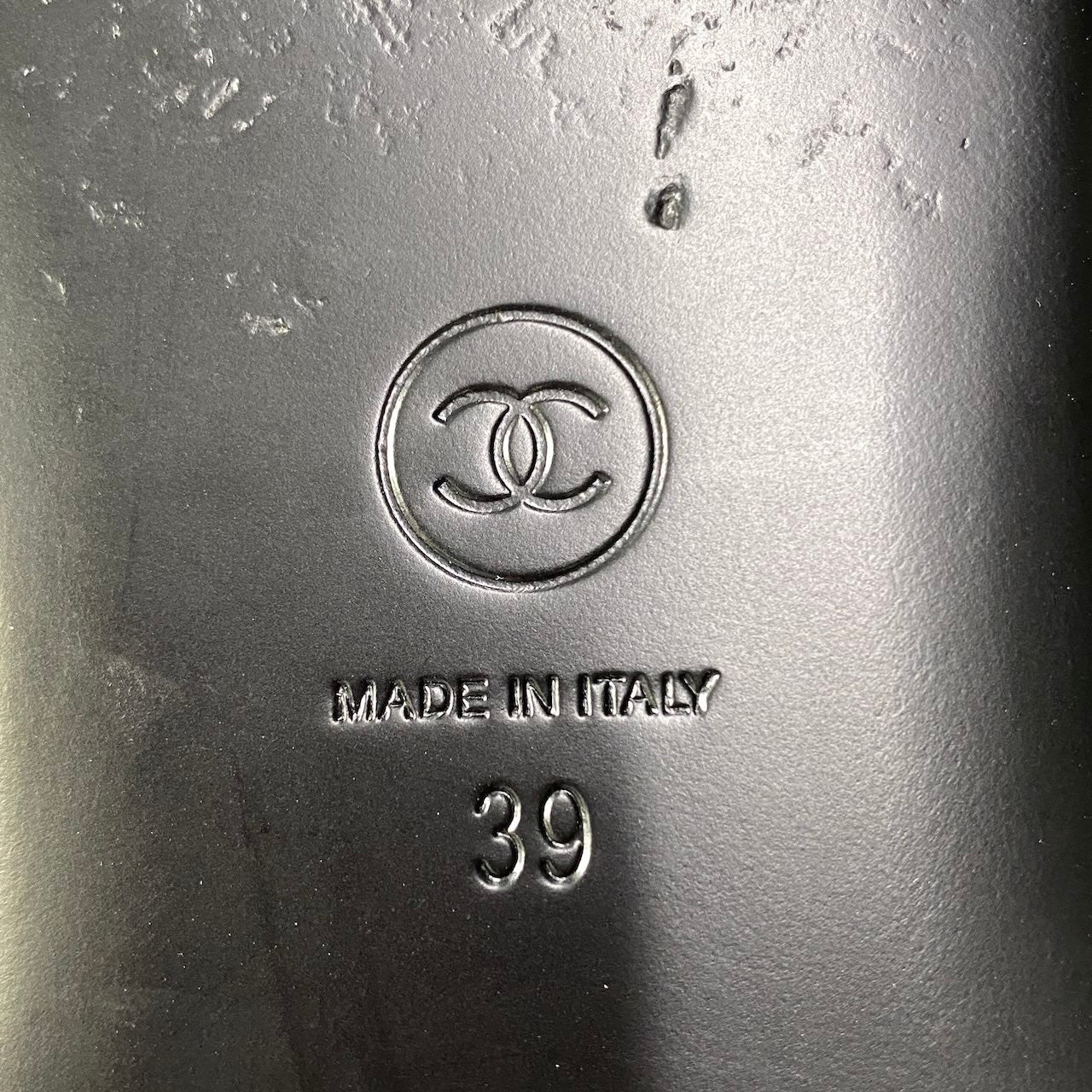e29【美品】 CHANEL シャネル 2018 クルーズライン ココマーク フラットサンダル G33588 サイズ39 ブラック レディースk02i