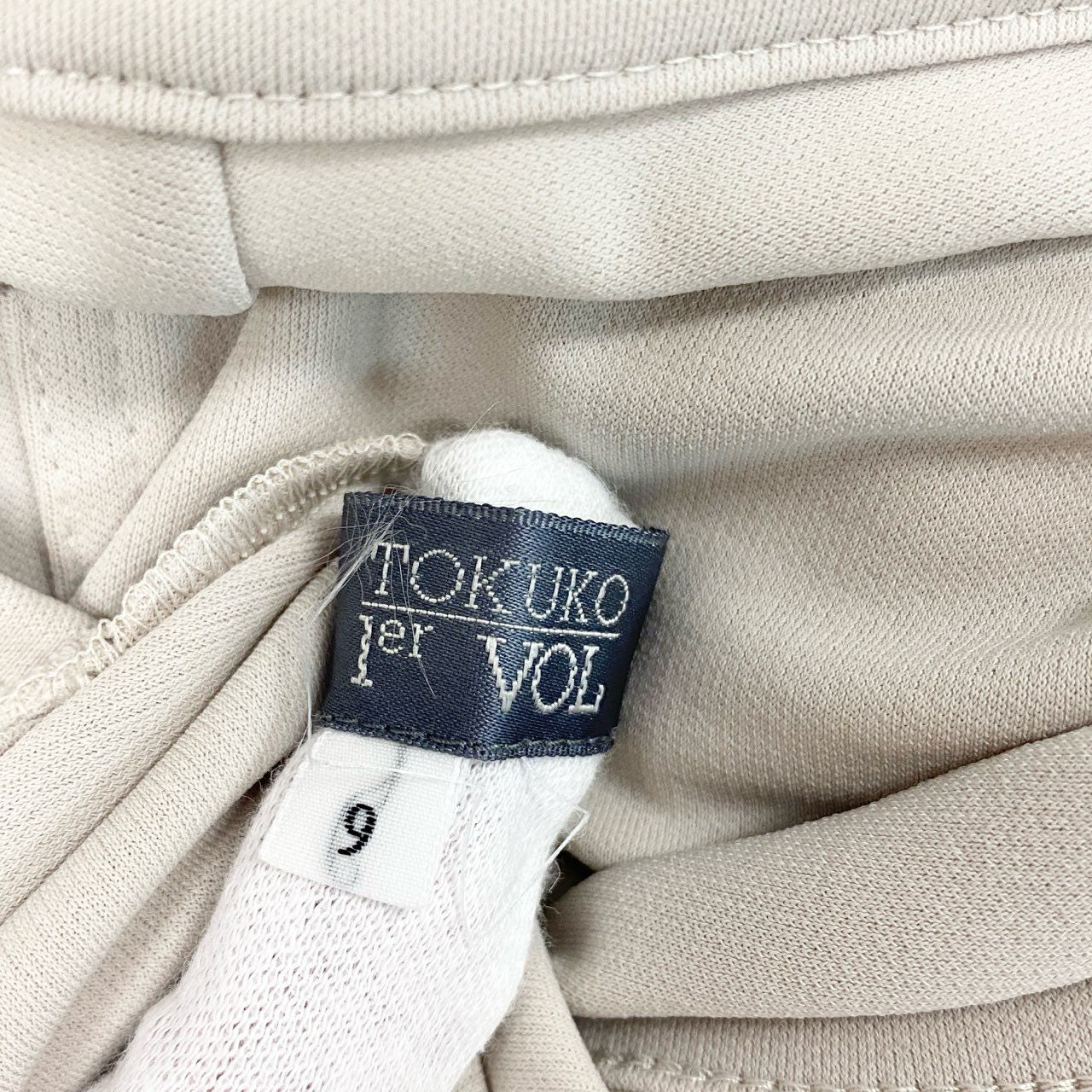 70b16 《美品》 TOKUKO 1er VOL トクコプルミエヴォル ノースリーブワンピース 裾フリル 膝丈 レディース 女性用 9 オフホワイトu02t