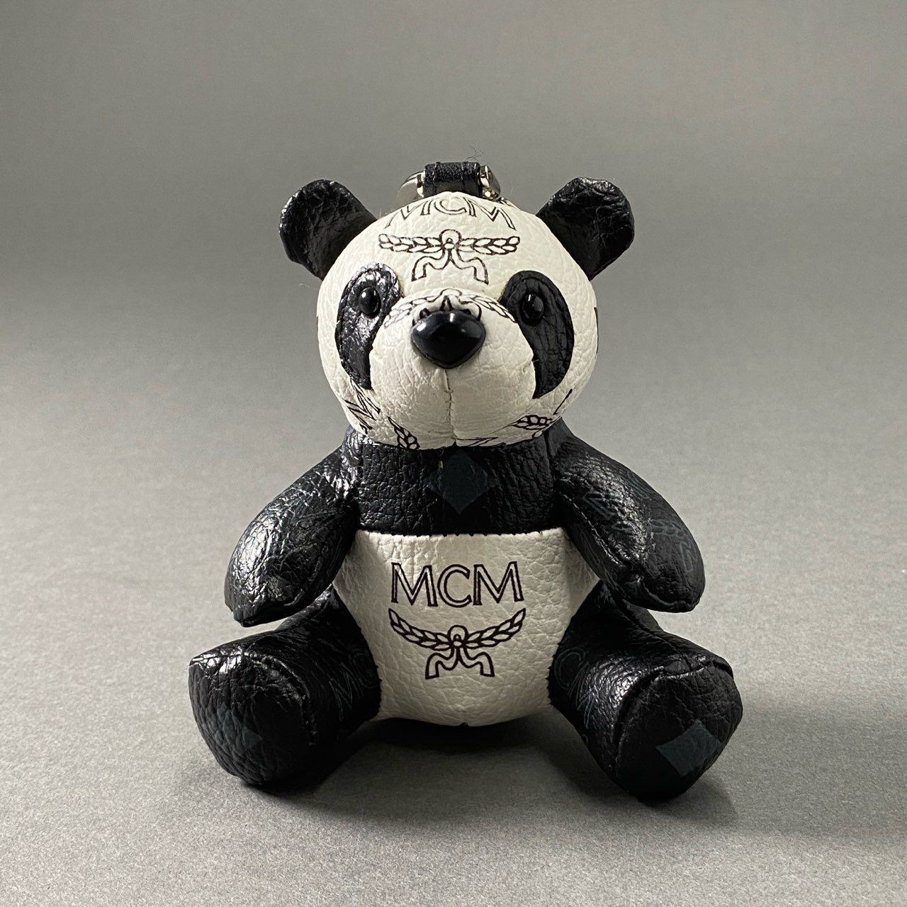 Pf23 MCM エムシーエム PANDA CHARM パンダ チャーム キーホルダー ホワイト ブラック レザー