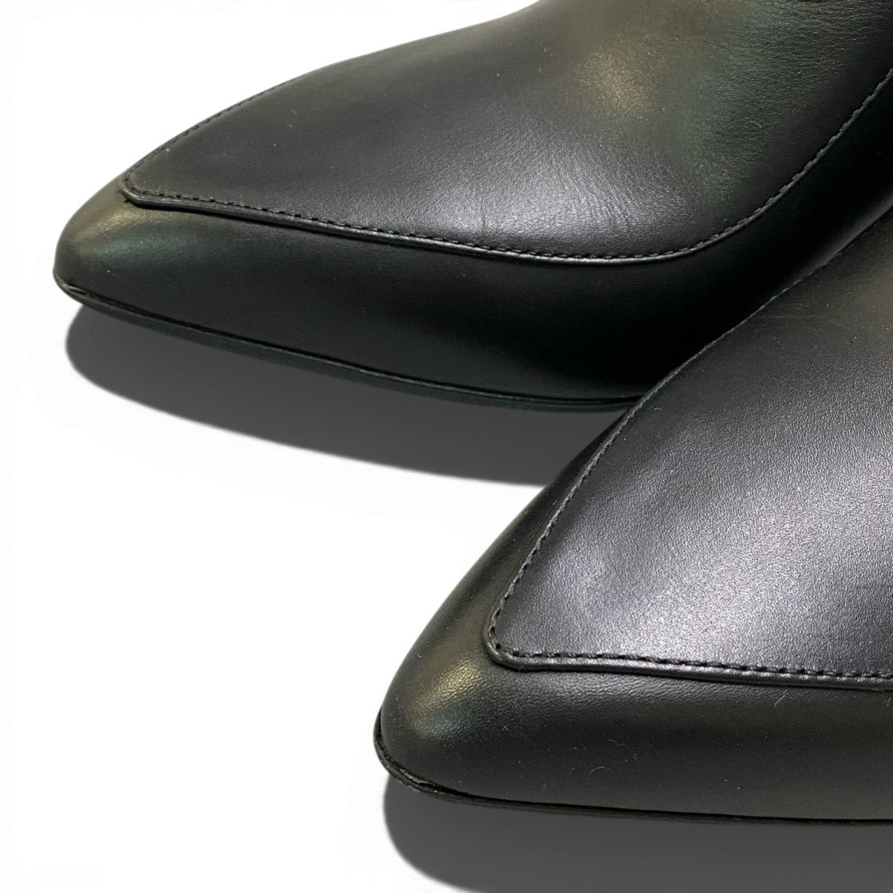 1b23 Salvatore Ferragam サルヴァトーレフェラガモ ガンチーニ ミュール ポインテッドトゥ チャンキーヒール ワンポイントロゴ レディース 女性靴 イタリア製 7 1/2 ブラック レザーu02t