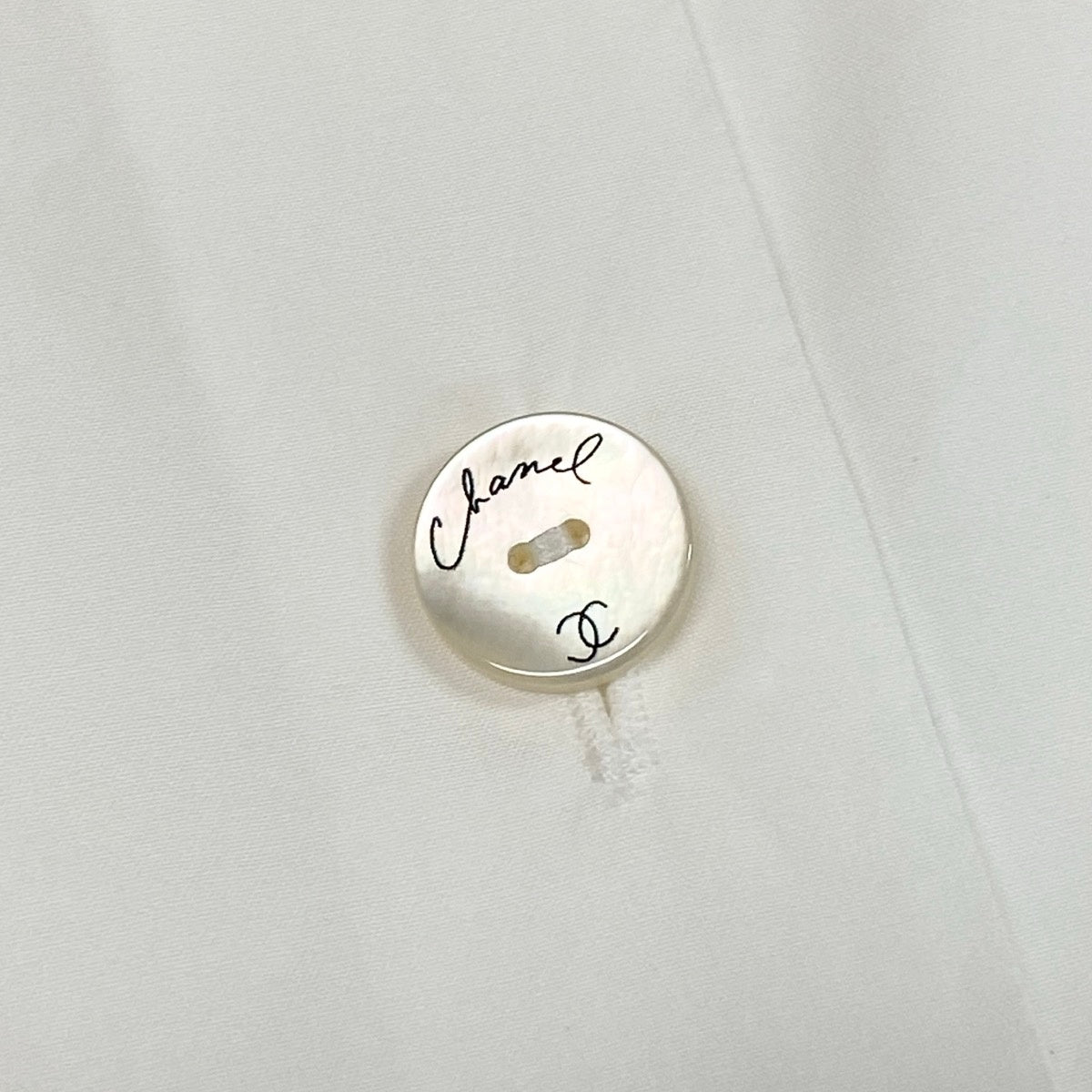 Cg19  【美品】 CHANEL シャネル フリルネック ノースリーブシャツ バックボタン サイズ34 ホワイト系 コットン100％ レディースk02i