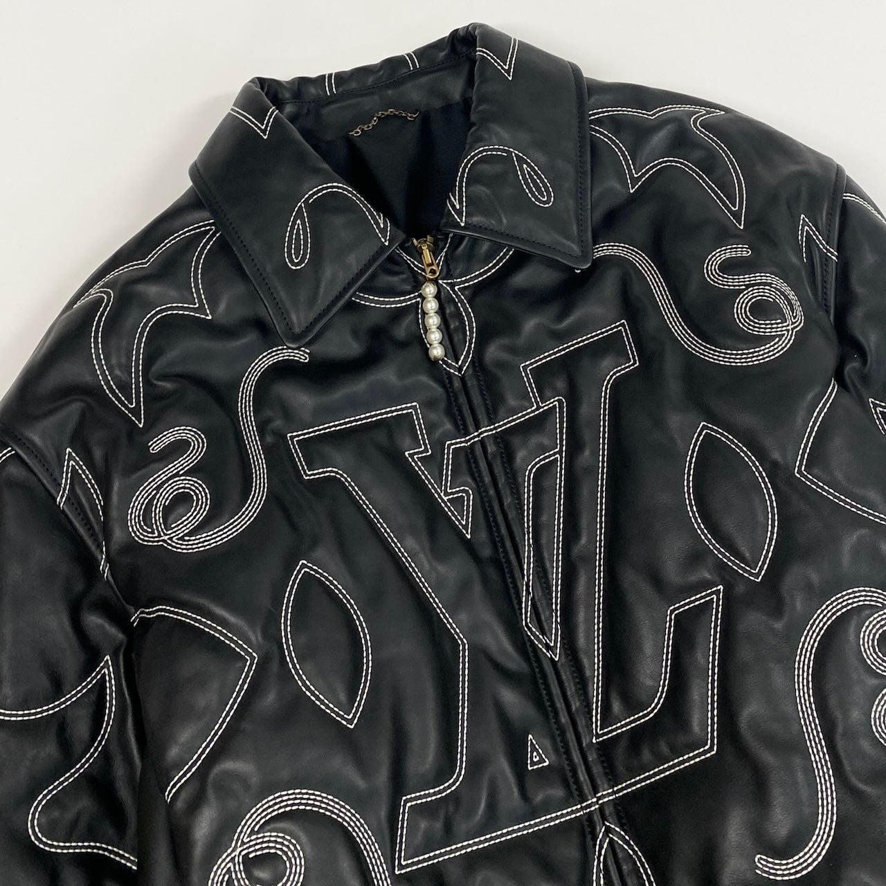 d2 《美品》 LOUIS VUITTON ルイヴィトン エンブロイダリー レザーボンバージャケット Embroidered Leather Bomber Jacket サイズ52 ブラック 牛革 超希少t18r