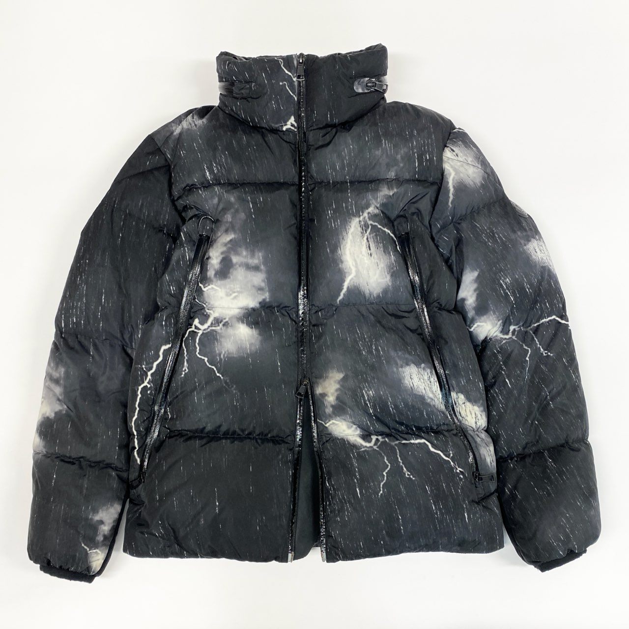 34j28 MONCLER モンクレール 定価￥247.000 18/19aw FABAS ライトニングボルト ダウンジャケット 雷雲 フーディ D20914196555 1 ブラックo07t