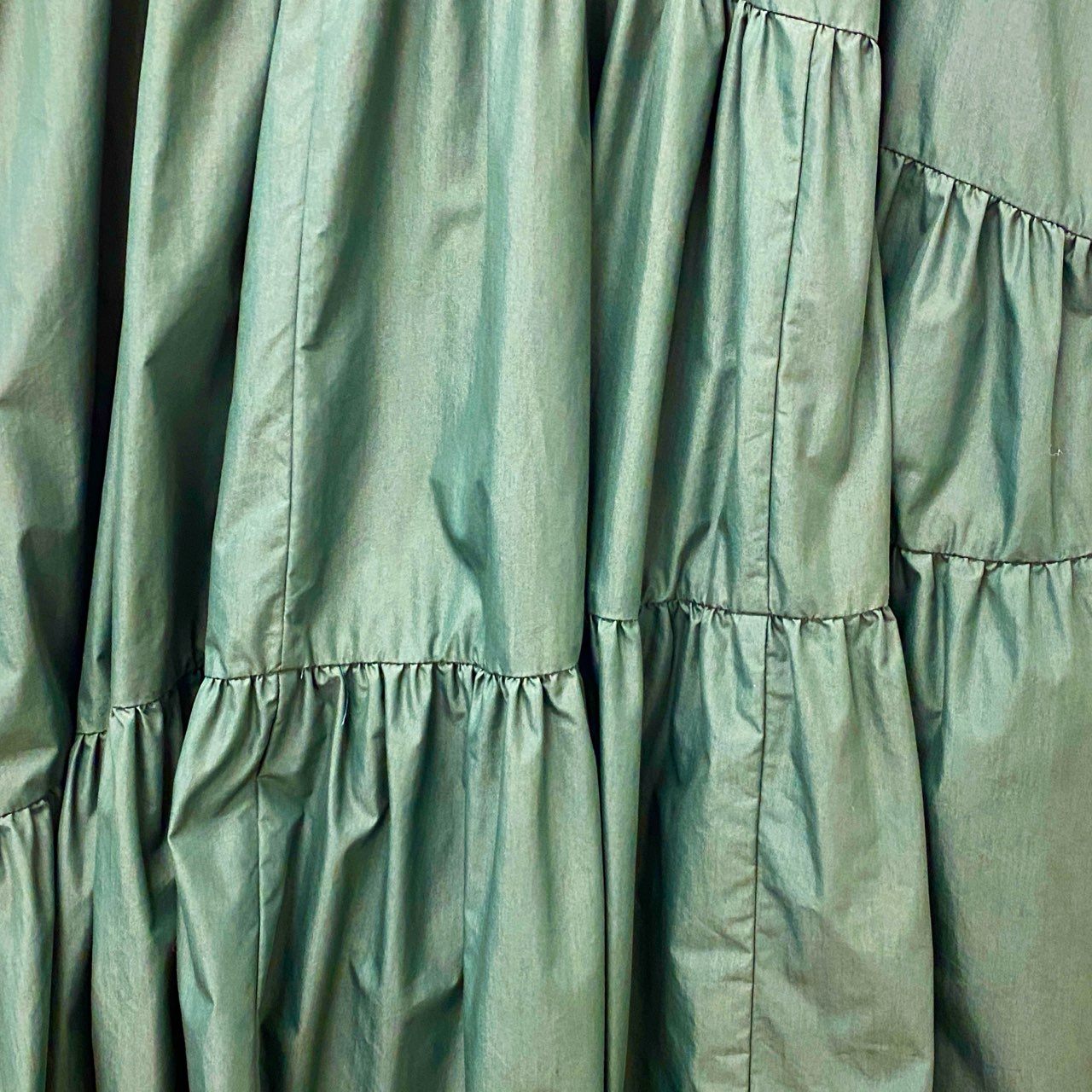 61c6 UN3D. アンスリード ティアード ロングワンピース 半袖ワンピース サイズ36 グリーン レディース ワンピース トップスk02i