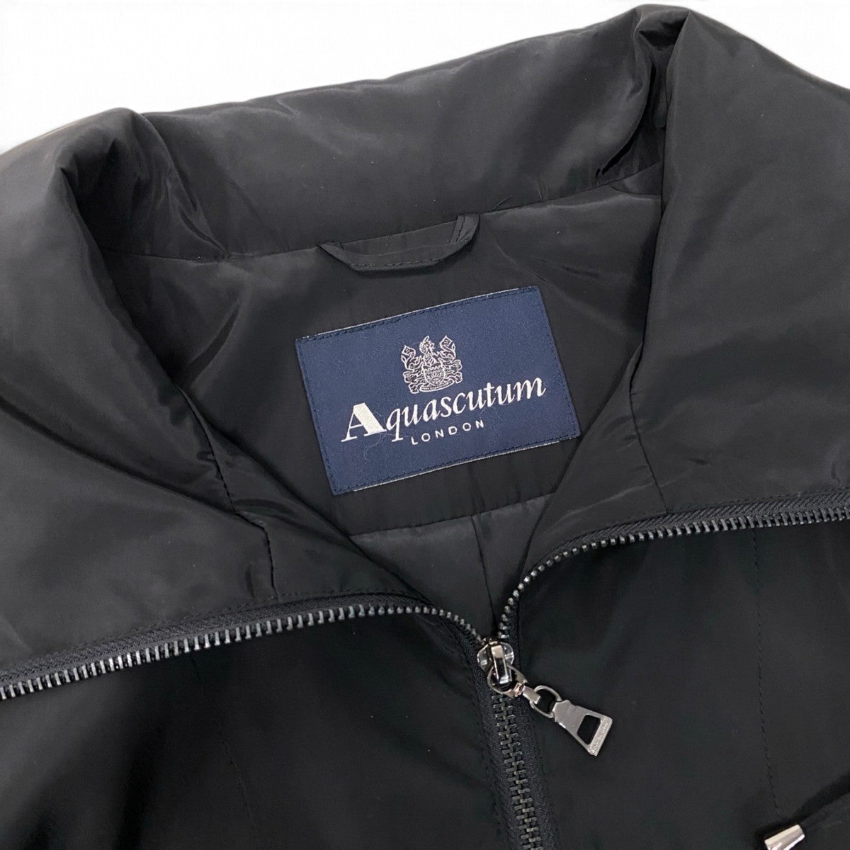 93j21 Aquascutum アクアスキュータム スタンドカラージャケット ライトアウター クラブチェック柄 ミドル丈 ウエストベルト 175/96Aサイズ ブラック ポリエステル100％ レディース 女性用u02t