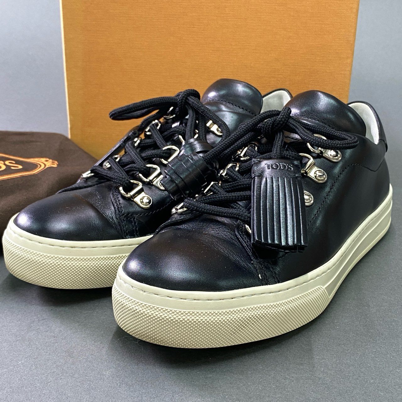 6k9 《美品》 TOD'S トッズ タッセルチャーム ローカットスニーカー 36 ブラック レザー シューズ イタリア製