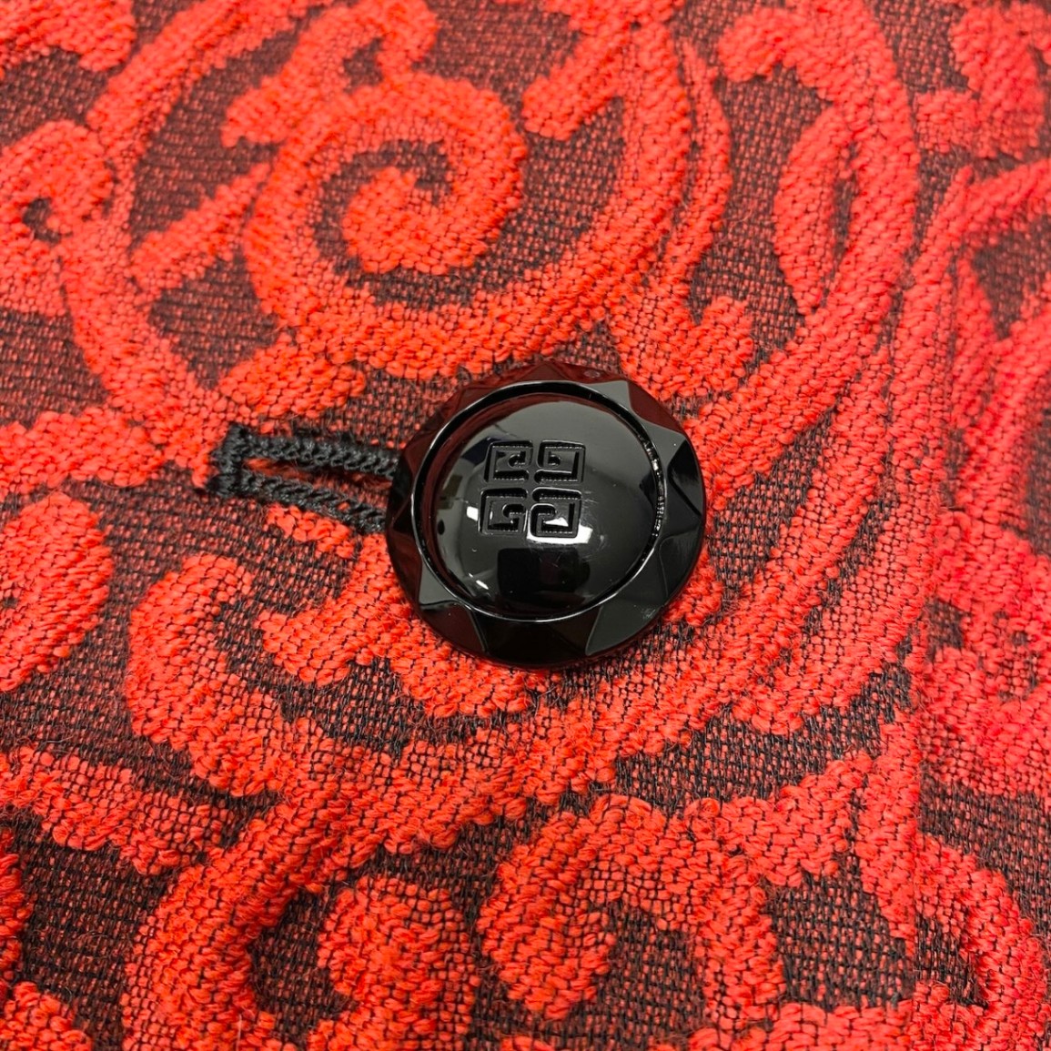 Id23 GIVENCHY ジバンシー ノーカラージャケット ロングジャケット 総柄 立体刺繍 ロゴボタン サイズ42 レッド レディース 女性用u02t