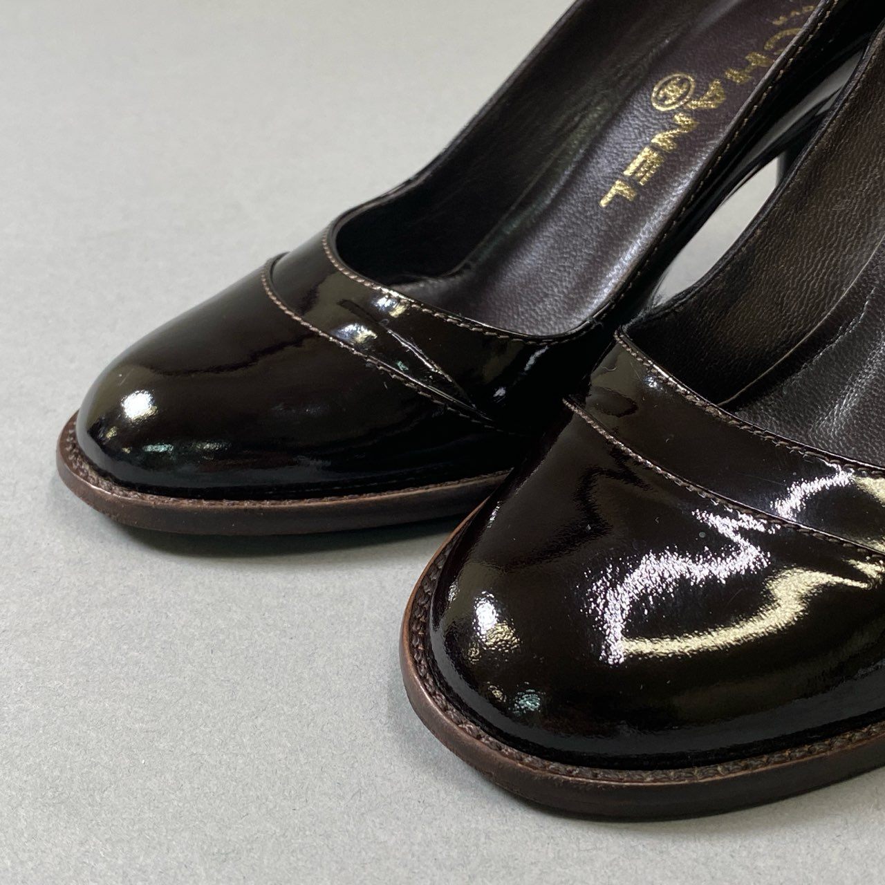 3i30 CHANEL シャネル ココマーク 金具ロゴ パテントレザー ヒール シューズ 34 1/2サイズ ブラック レザー レディース シューズt18r