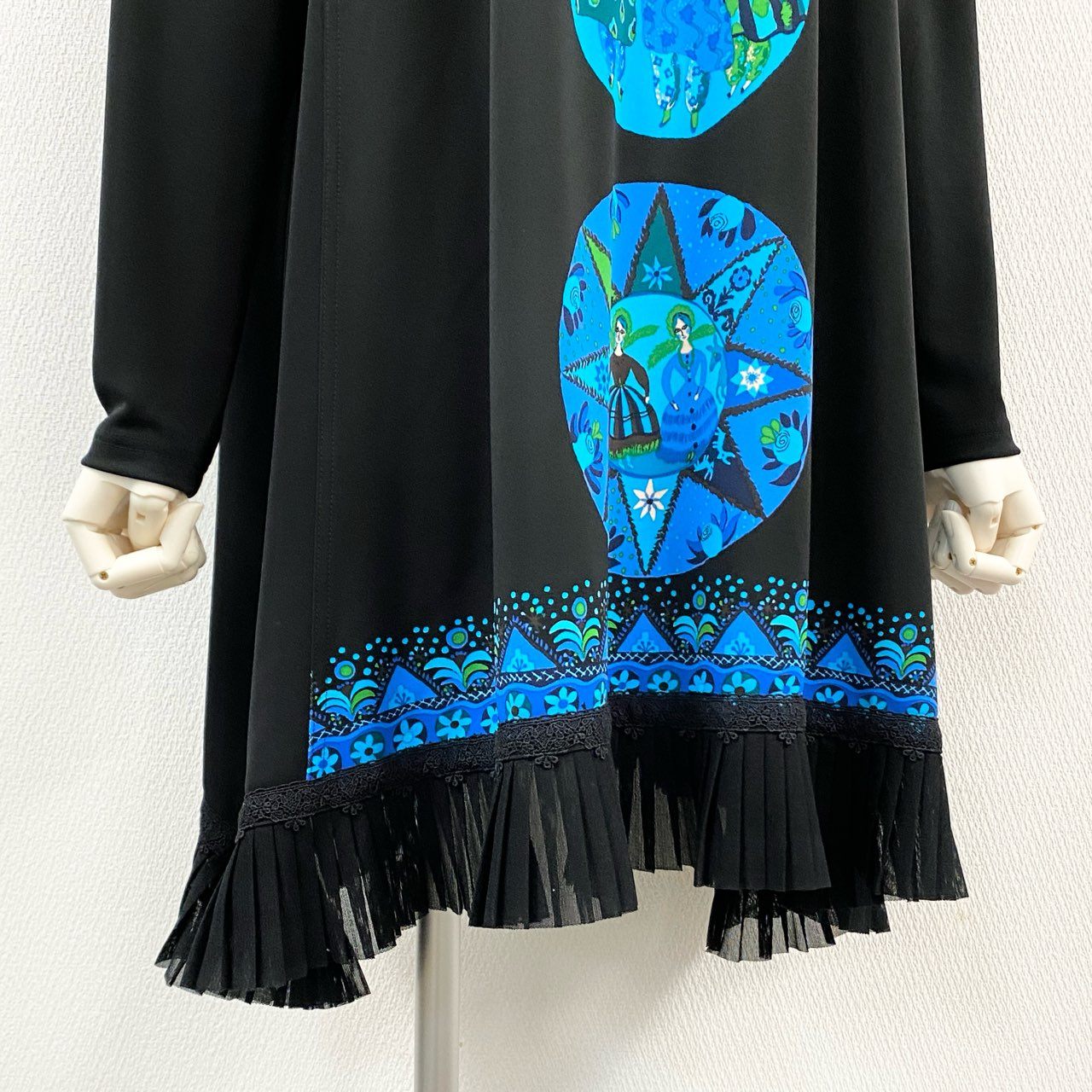 2k19《美品》 TOKUKO 1er VOL トクコプルミエヴォル 長袖ワンピース チュニック Aライン 裾シアープリーツ 9 ブラック レディースu02t