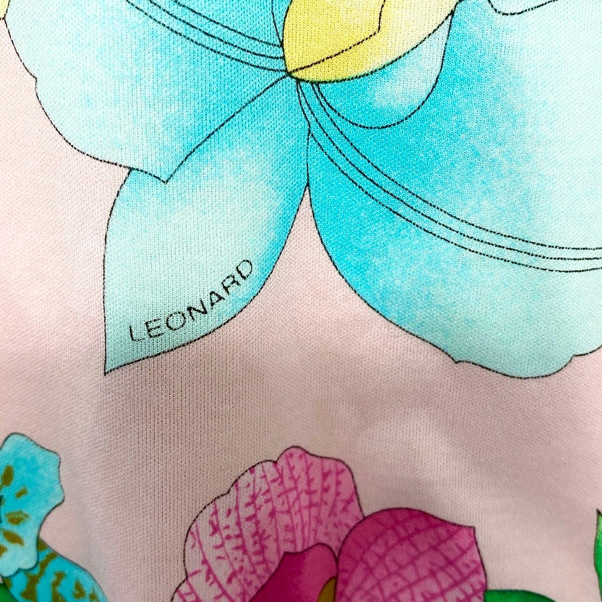 61i14 LEONARD レオナール 大きいサイズ 半袖カットソー 花柄トップス ハイネック コットンシャツ 0339135 LL ピンク系 綿100％ レディース 女性用u02t
