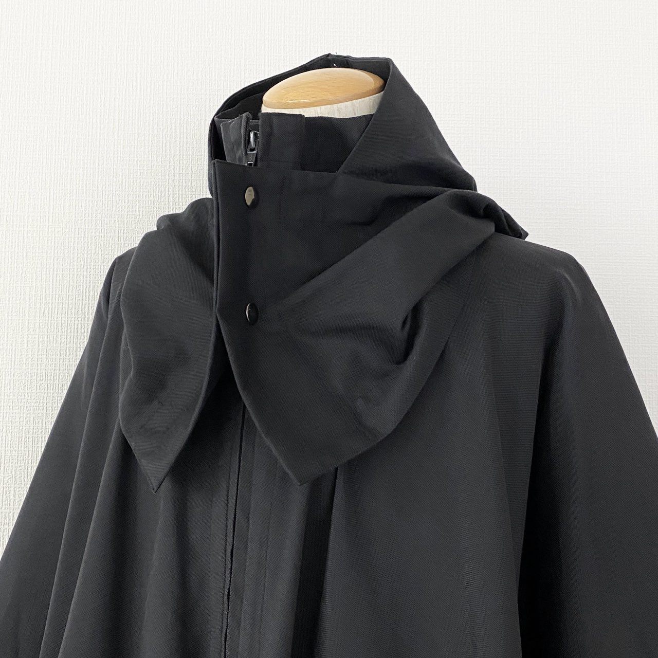 75i12 80s ISSEY MIYAKE イッセイミヤケ 筆タグ ギミック ムササビ フーデッドポンチョ ジャケット コート ガーメント型 ブラック ヴィンテージ アーカイブ