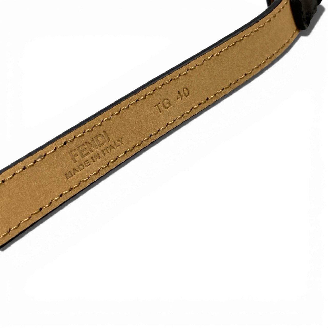 a6【美品】FENDI フェンディ ベルト カリグラフィー バックル 細ベルト イタリア製 ブラック レザー 本革 レディースk02i