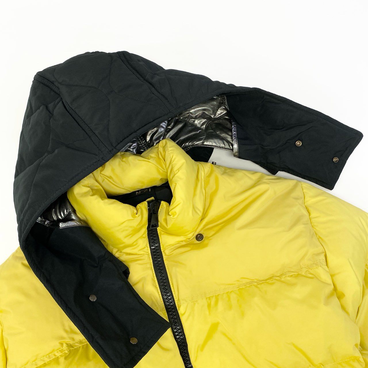 58c5【未使用タグ付き】定価13.5万円 N°21 ヌメロヴェントゥーノ ロゴ入りバックリボン ダウンジャケット サイズXS イエロー系 メンズ アウターk02i