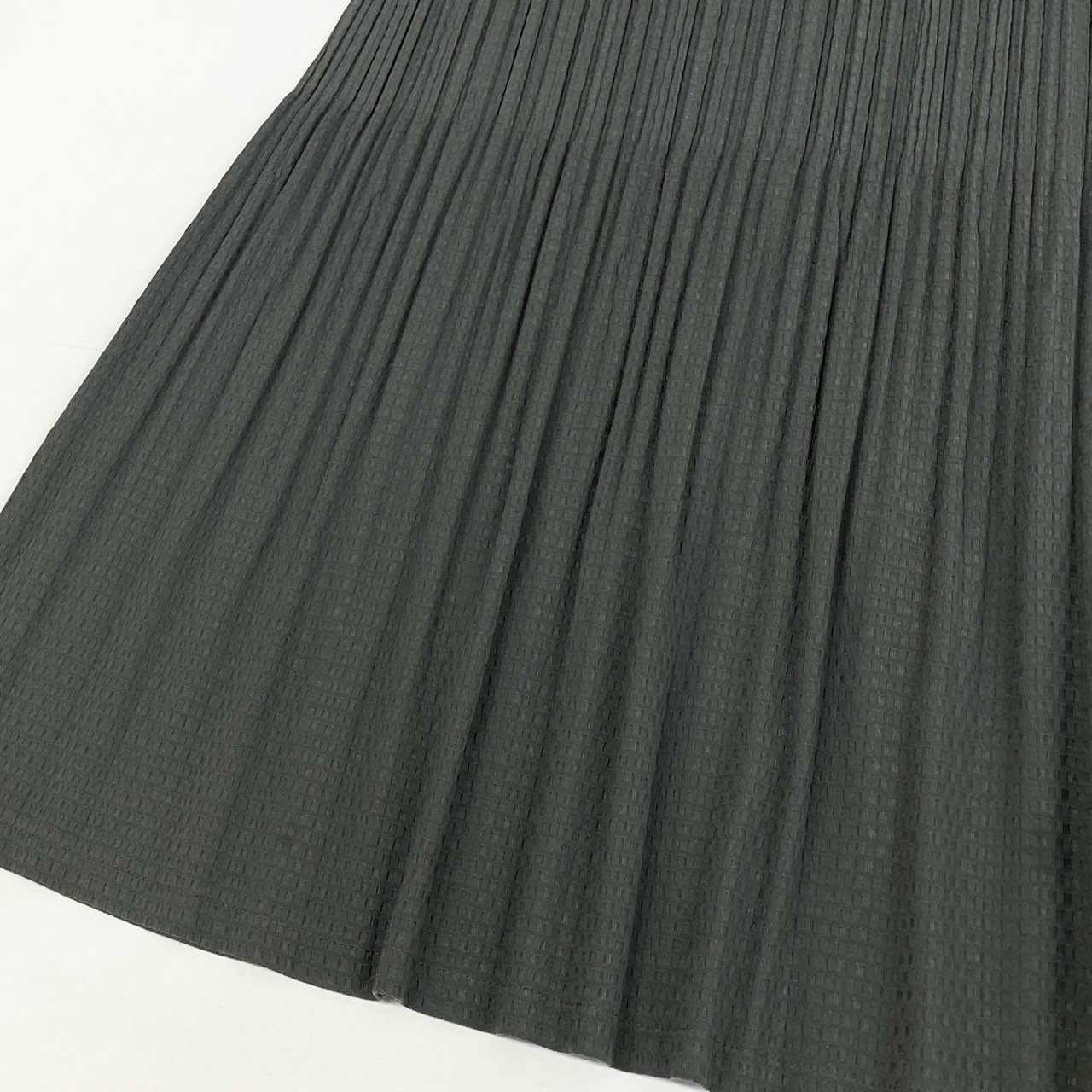 61a24 【美品】 PLEATS PLEASE プリーツプリーズ イッセイミヤケ ノースリーブワンピース プリーツ ウエスト切替  PP31-JT645 3 グレー レディース 女性用k02i